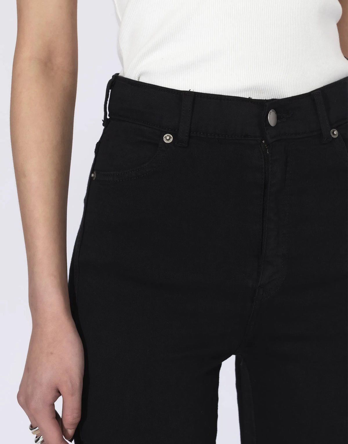 1510112A03_DrDenim_MoxyHighSkinny_BlackRippedKnees_Main_W5_1