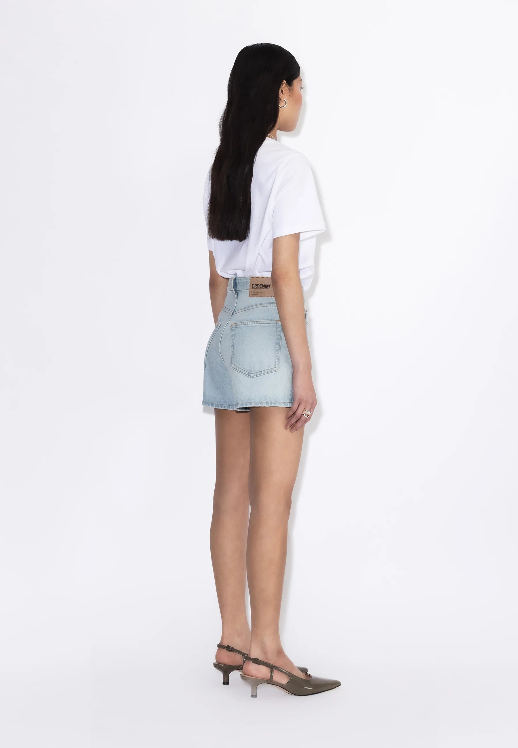 1930128L39_DrDenim_NoraShorts_BayLightUsed_Main_W2_1