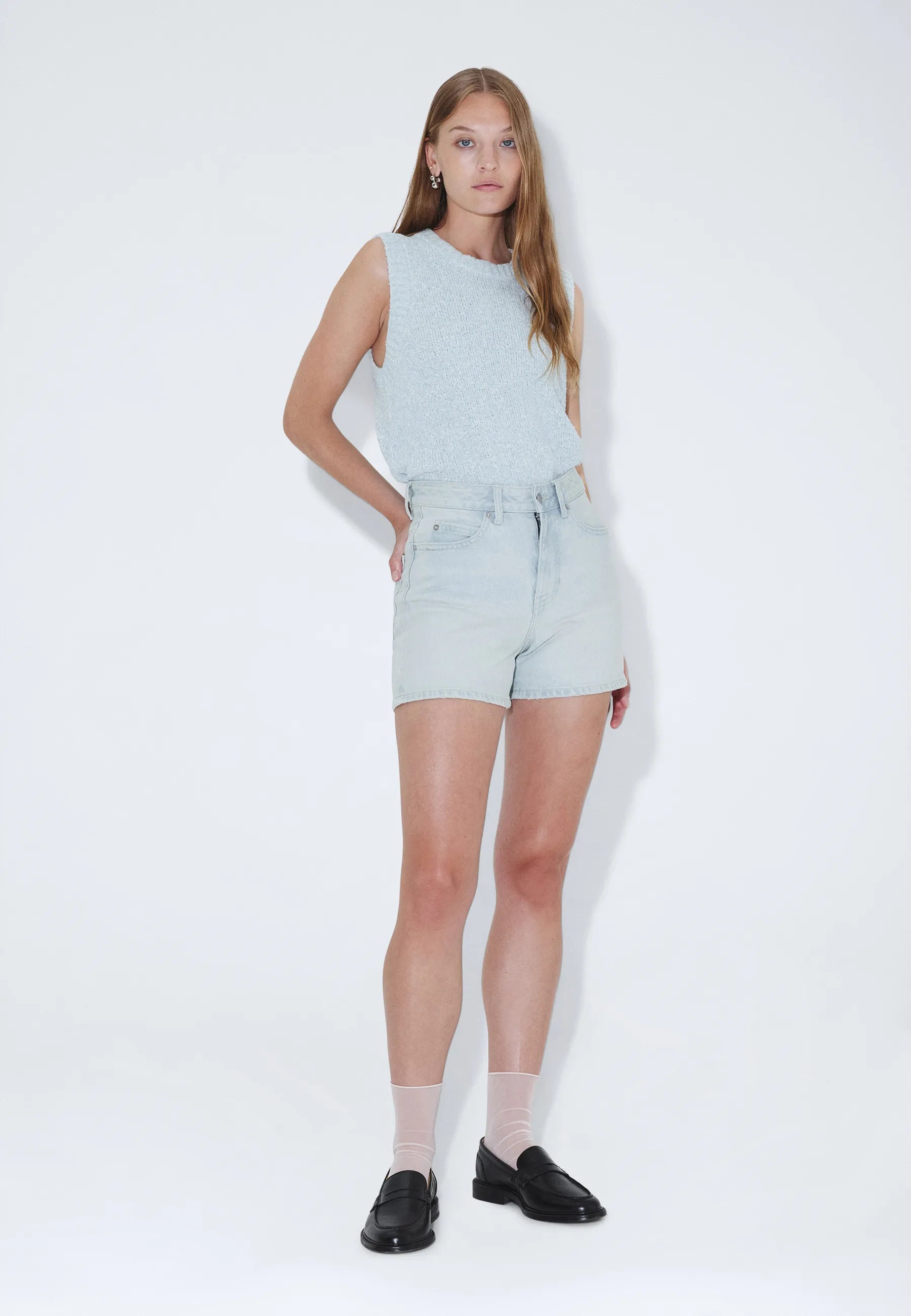 1930128L58_DrDenim_NoraShorts_BaySuperlightCreamWorn_Main_W1_2