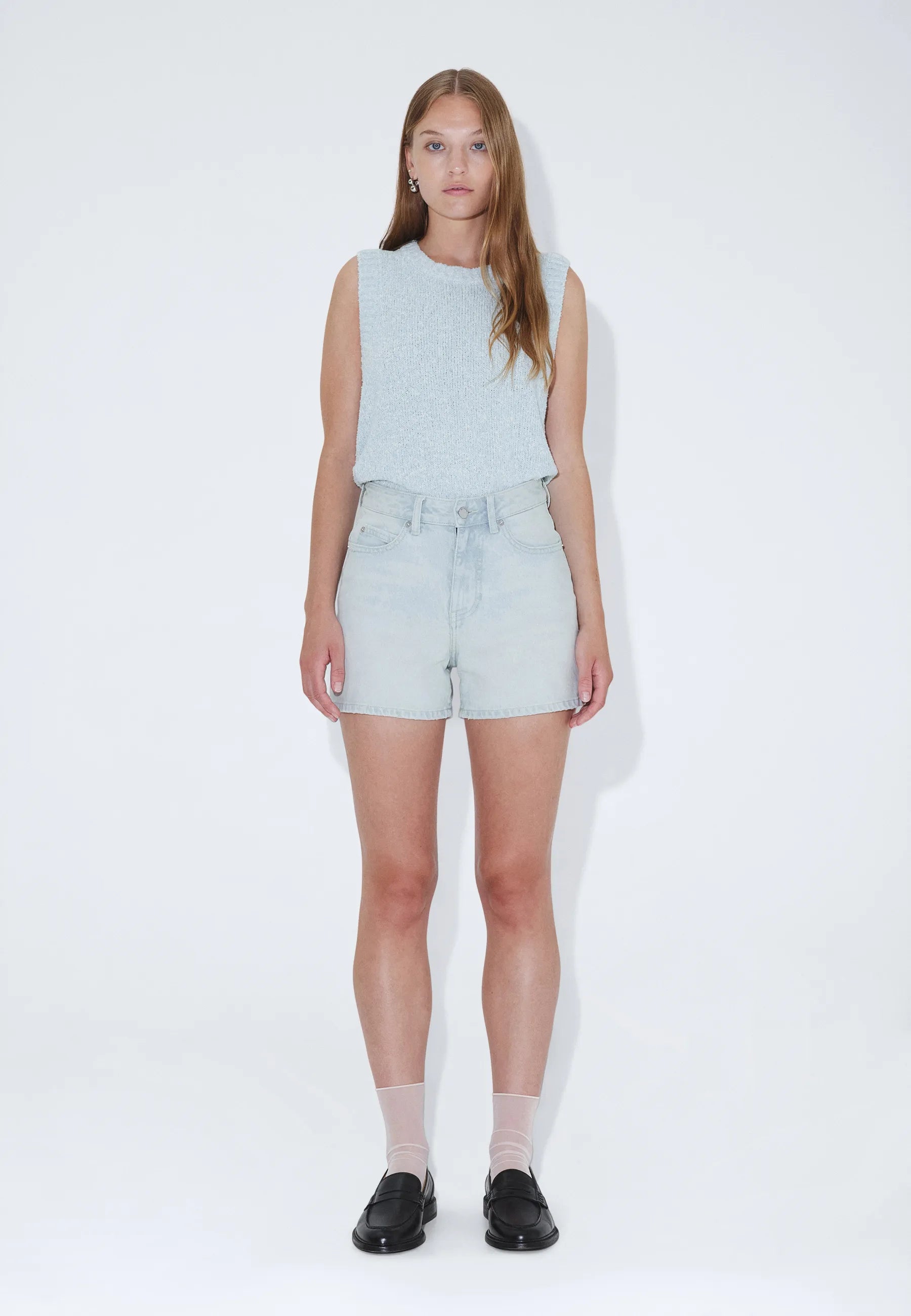 1930128L58_DrDenim_NoraShorts_BaySuperlightCreamWorn_Main_W1_3
