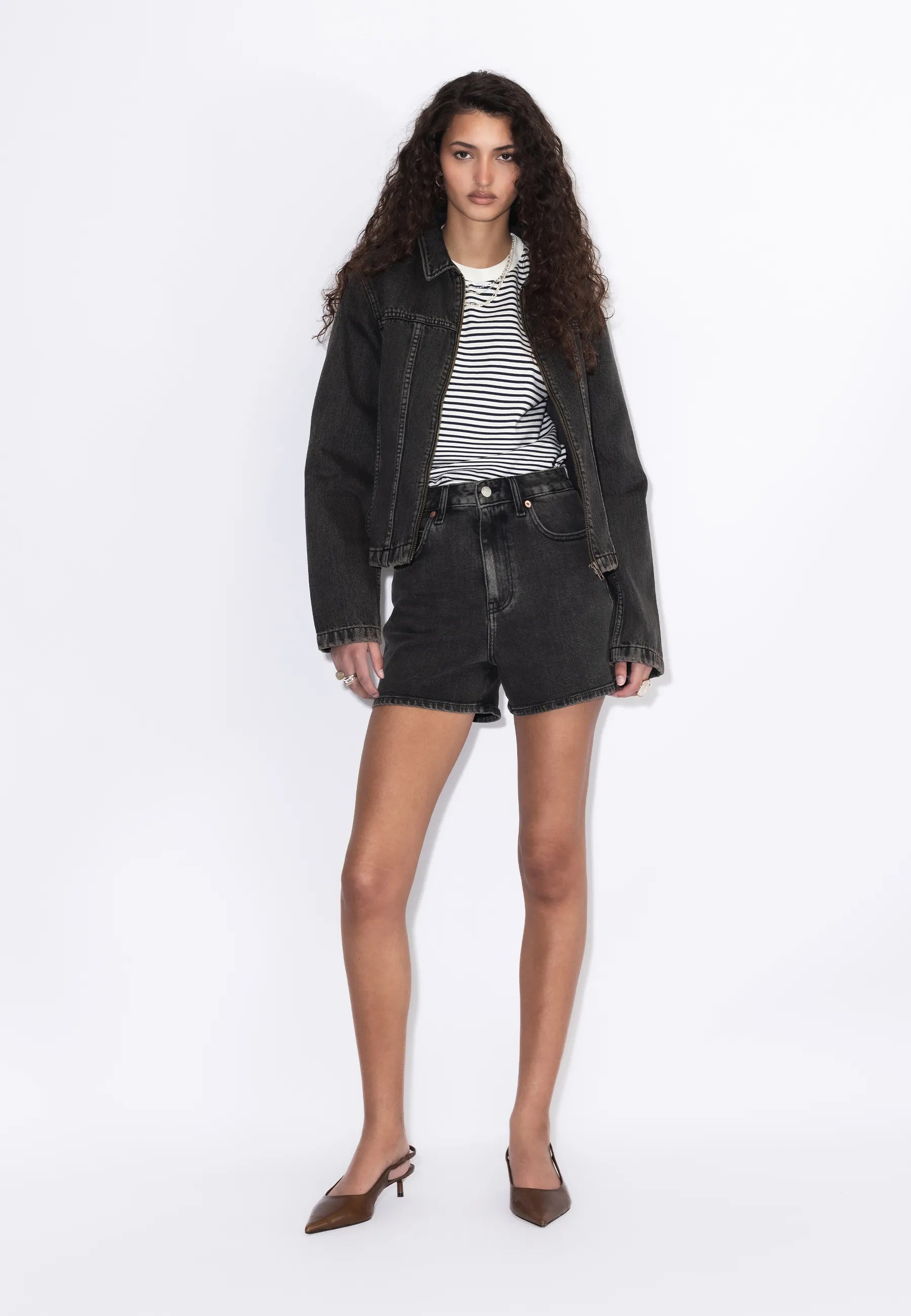 1930128L62_DrDenim_NoraShorts_TarAgedBlack_Main_W1_2