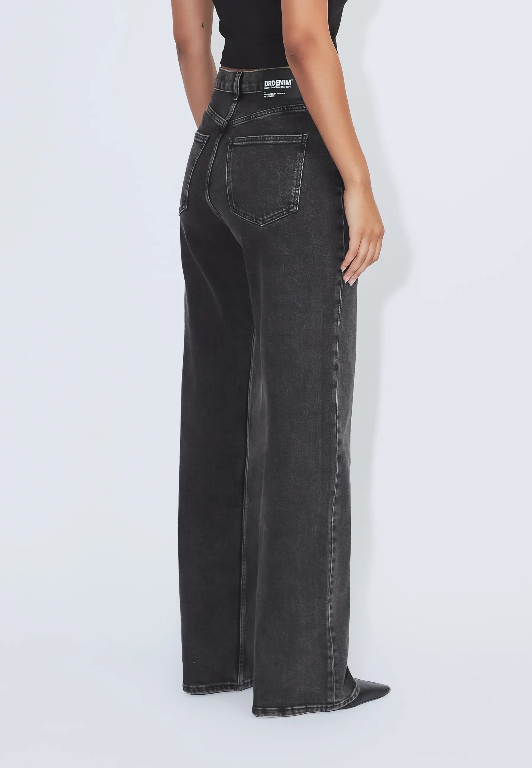 2010108L60_DrDenim_EchoHighStraight_TarRetroBlack_Main_W4_1