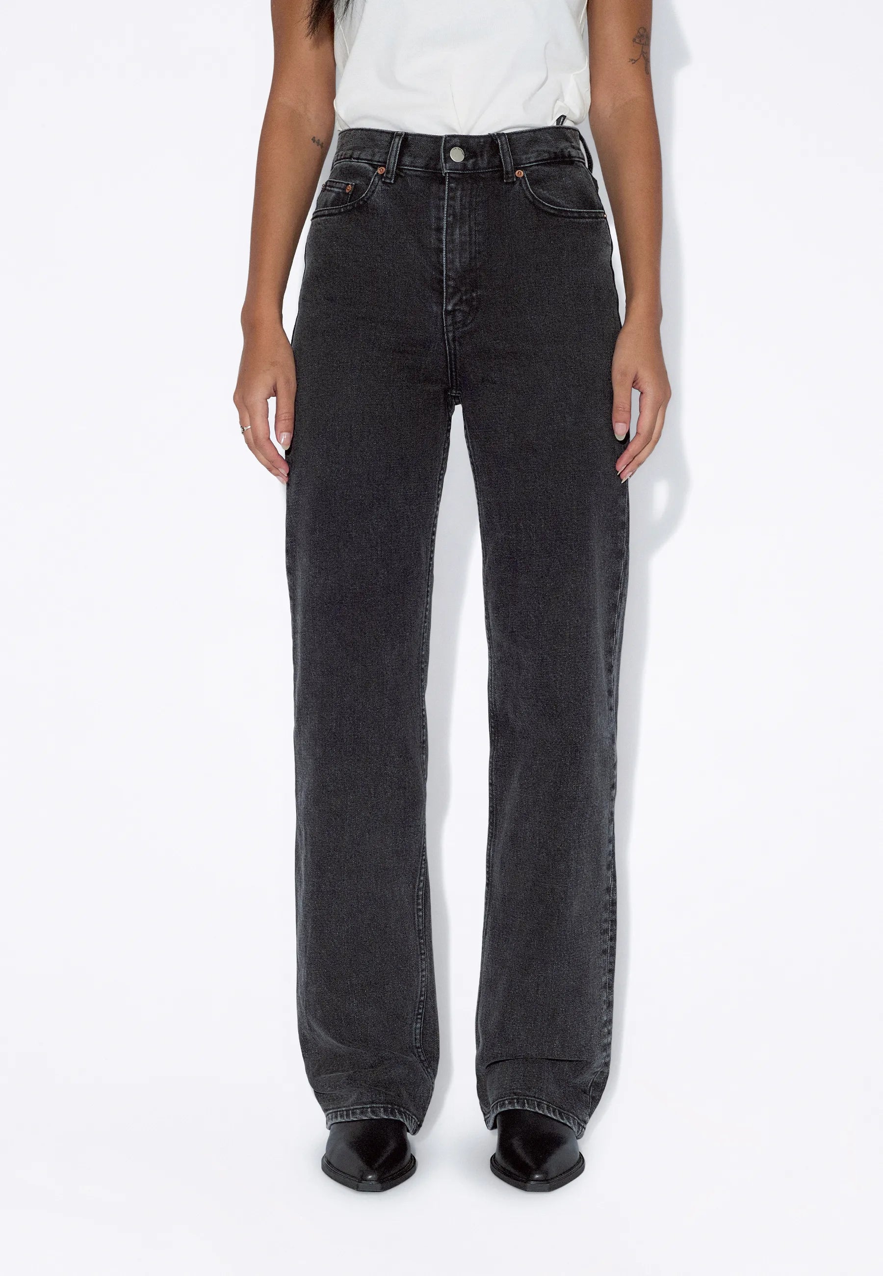 2010108L60_DrDenim_EchoHighStraight_TarRetroBlack_main_W3_1