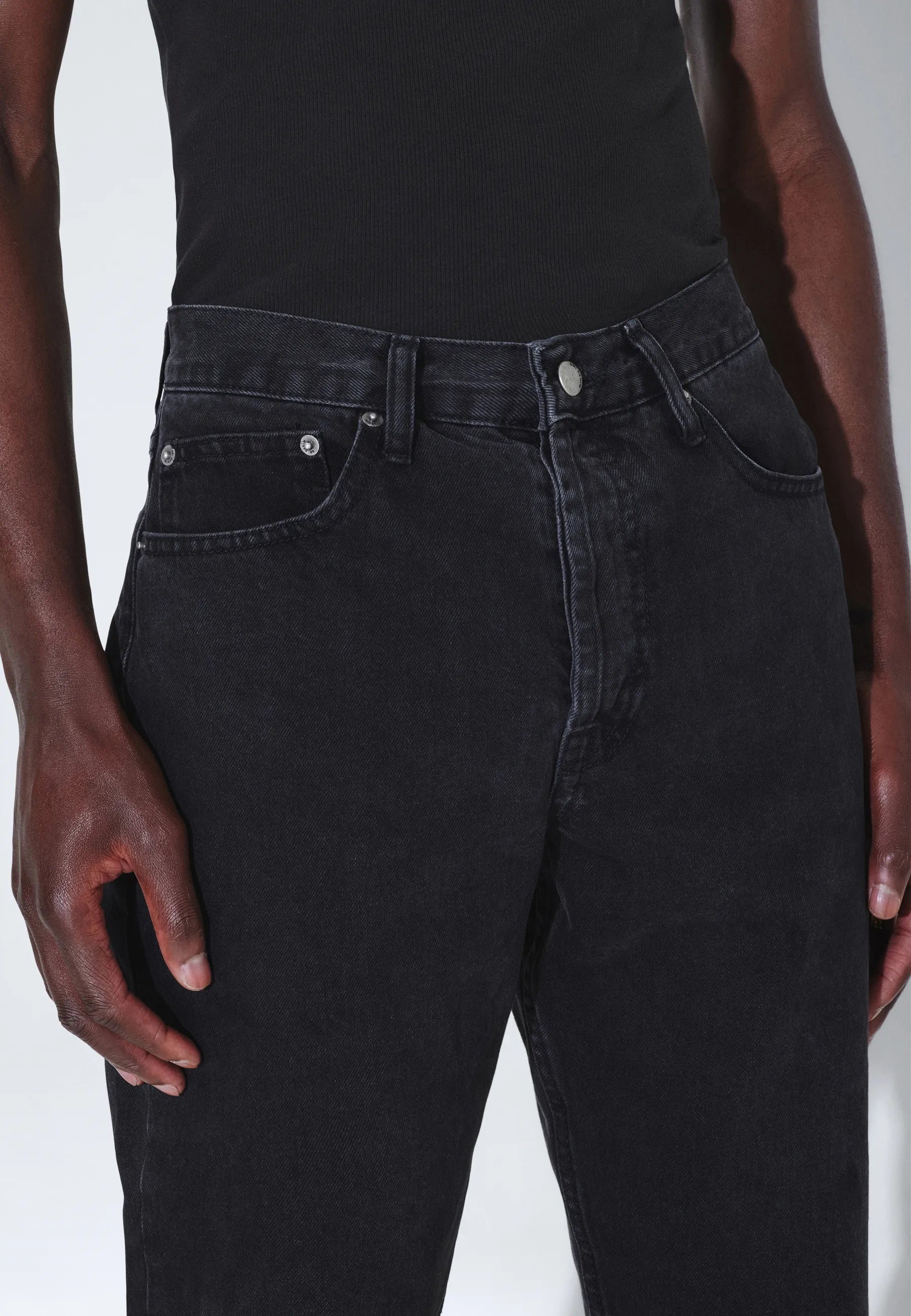 2010110B65_DrDenim_DashStraight_NightBlack_Main_M5_1