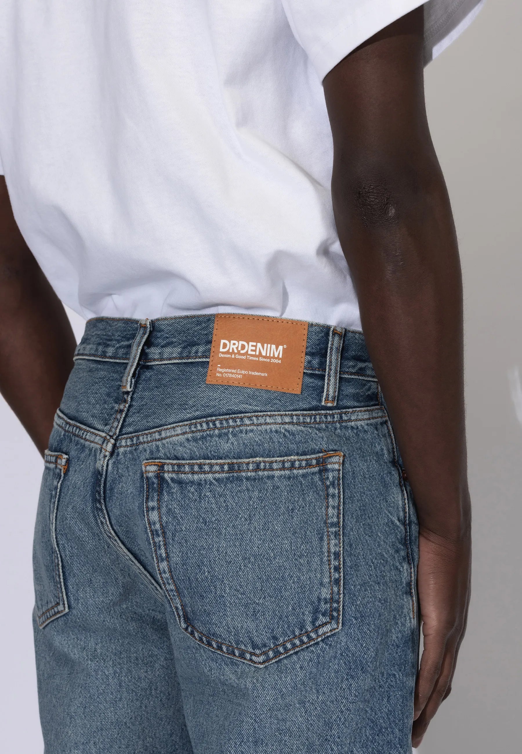 2010110L02_DrDenim_DashStraight_StreamSkyFade_Main_M5_2