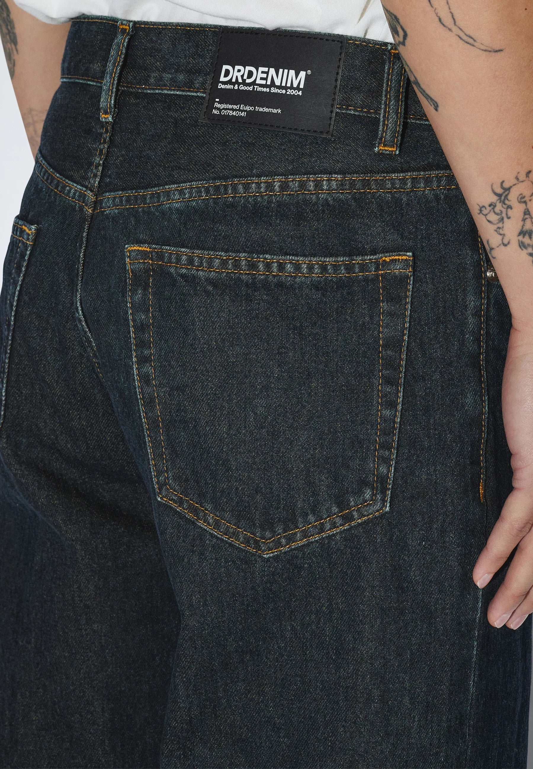 2110102M22_DrDenim_OmarRelaxed_KodiakDarkRetro_main_M5_2
