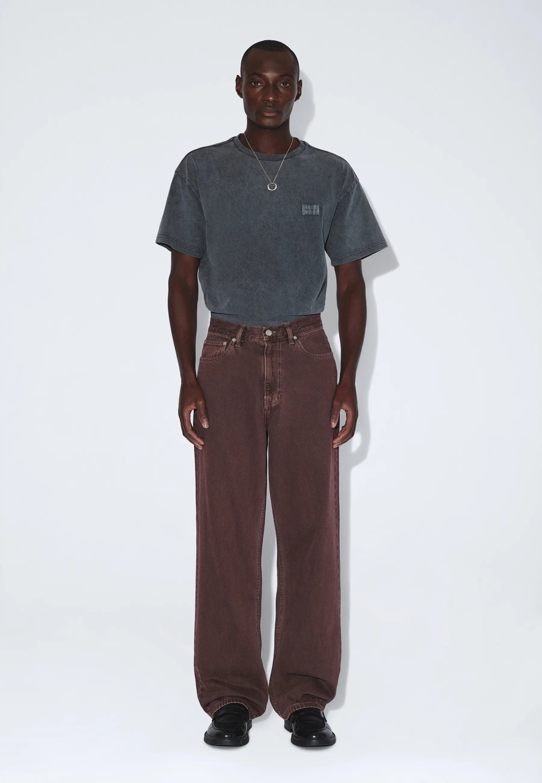 2110102U78_DrDenim_OmarRelaxed_WashedAubergine_main_M1_1