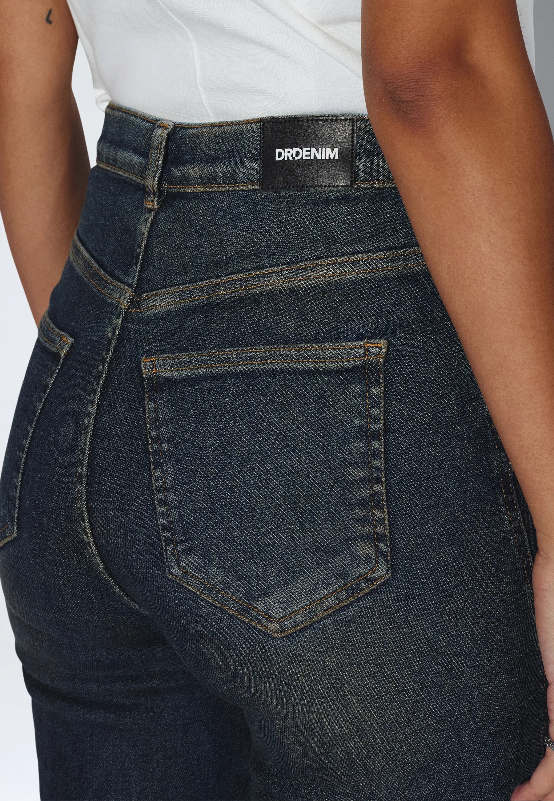 2130106U74_DrDenim_MoxyHighStraight_CapeDarkOilUsed_main_W5_2