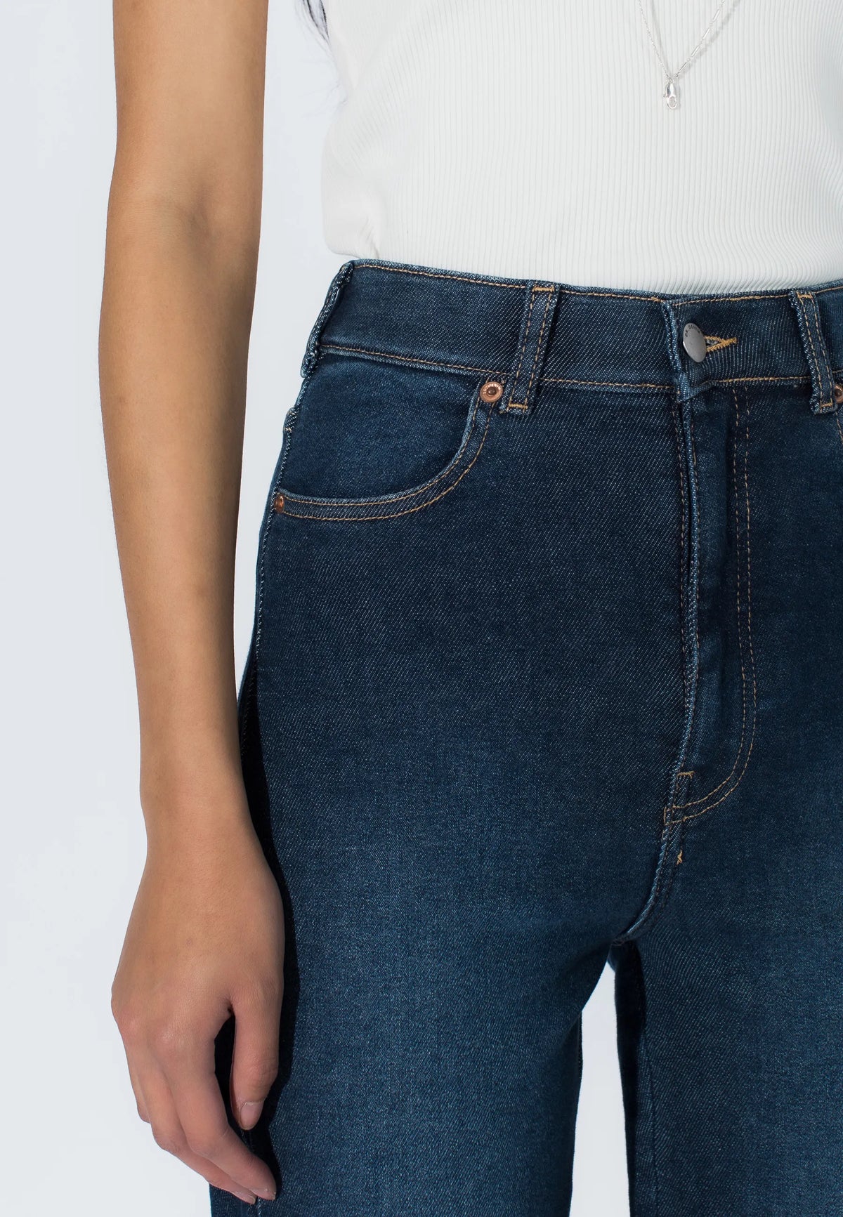 2130106U77_DrDenim_MoxyHighStraight_CapeDeepShade_Main_W5_1