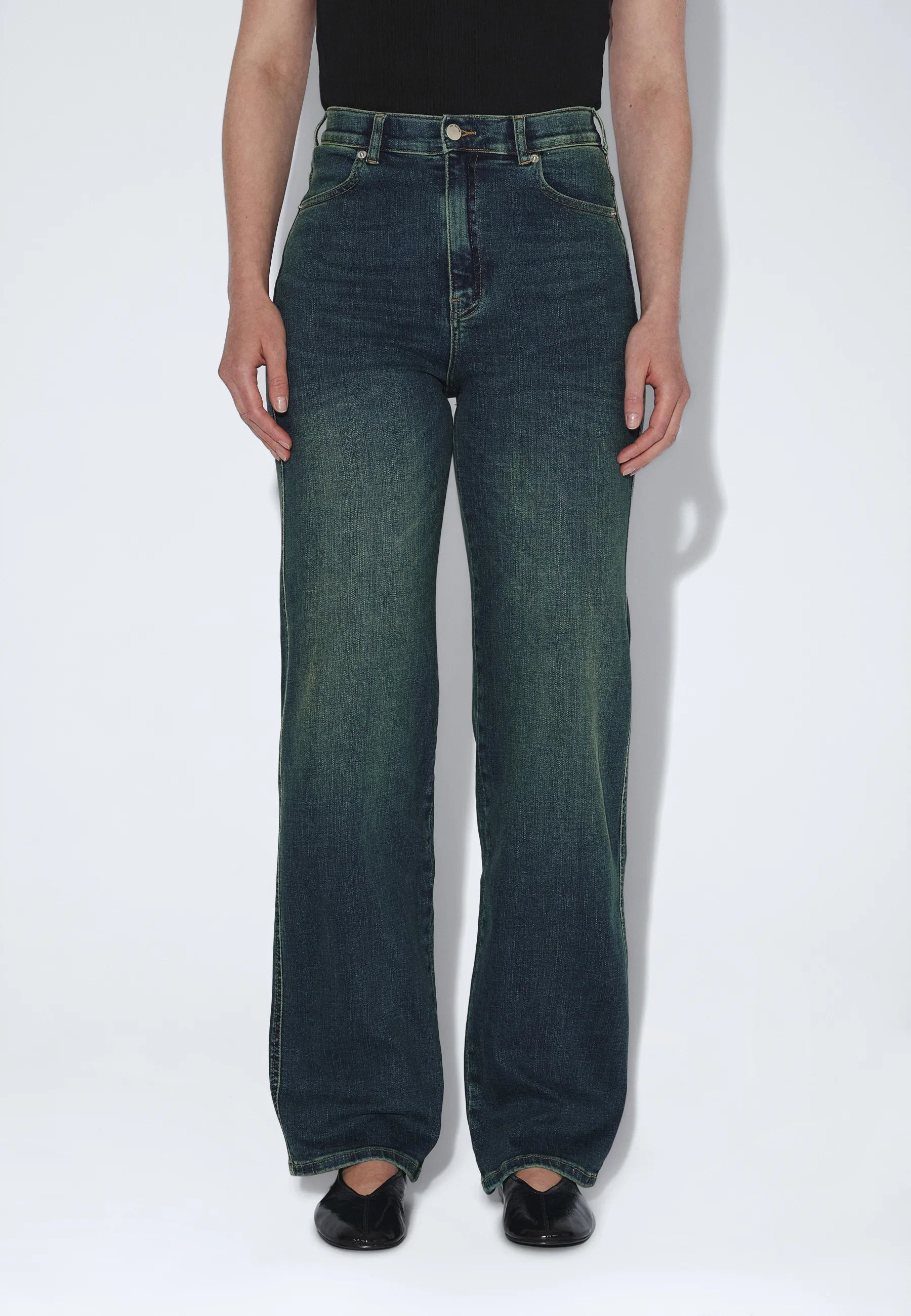 2130106V51_DrDenim_MoxyHighStraight_ValeGreenishFade_main_W3_1