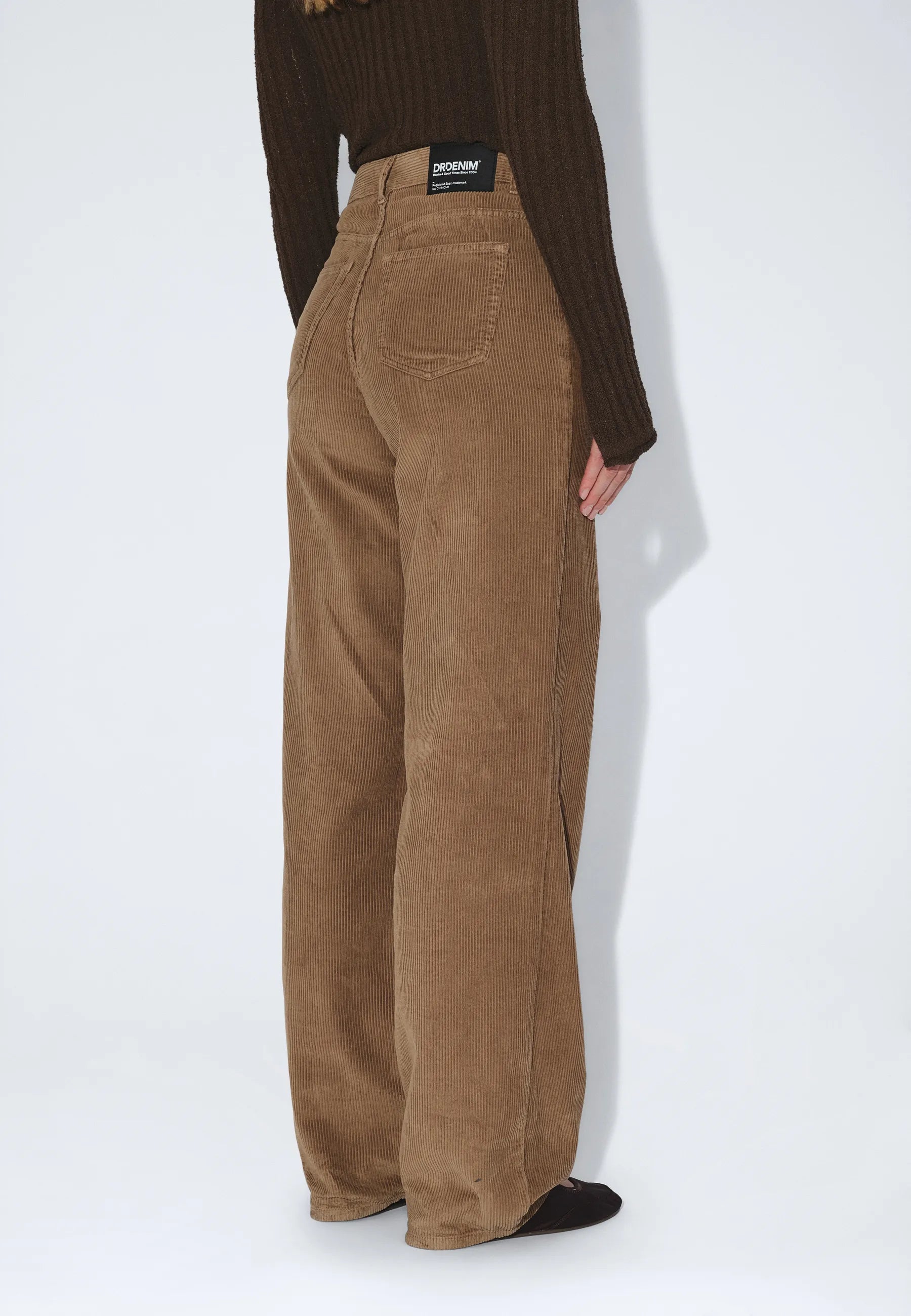 2230101BM6_DrDenim_DonnaHighRelaxed_WashedKhakiCord_main_W4_1