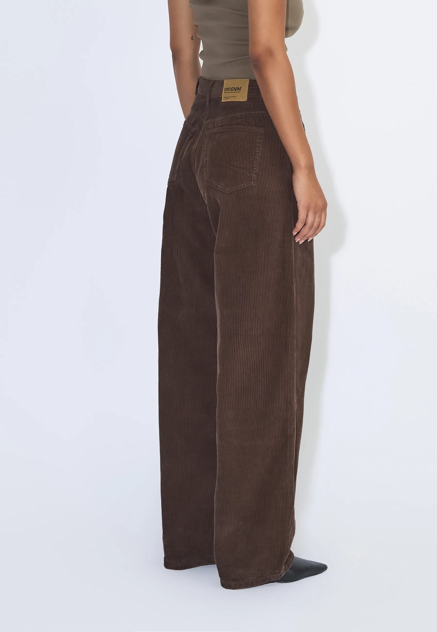 2230101BY2_DrDenim_DonnaHighRelaxed_DarkBrownCord_Main_W4_1