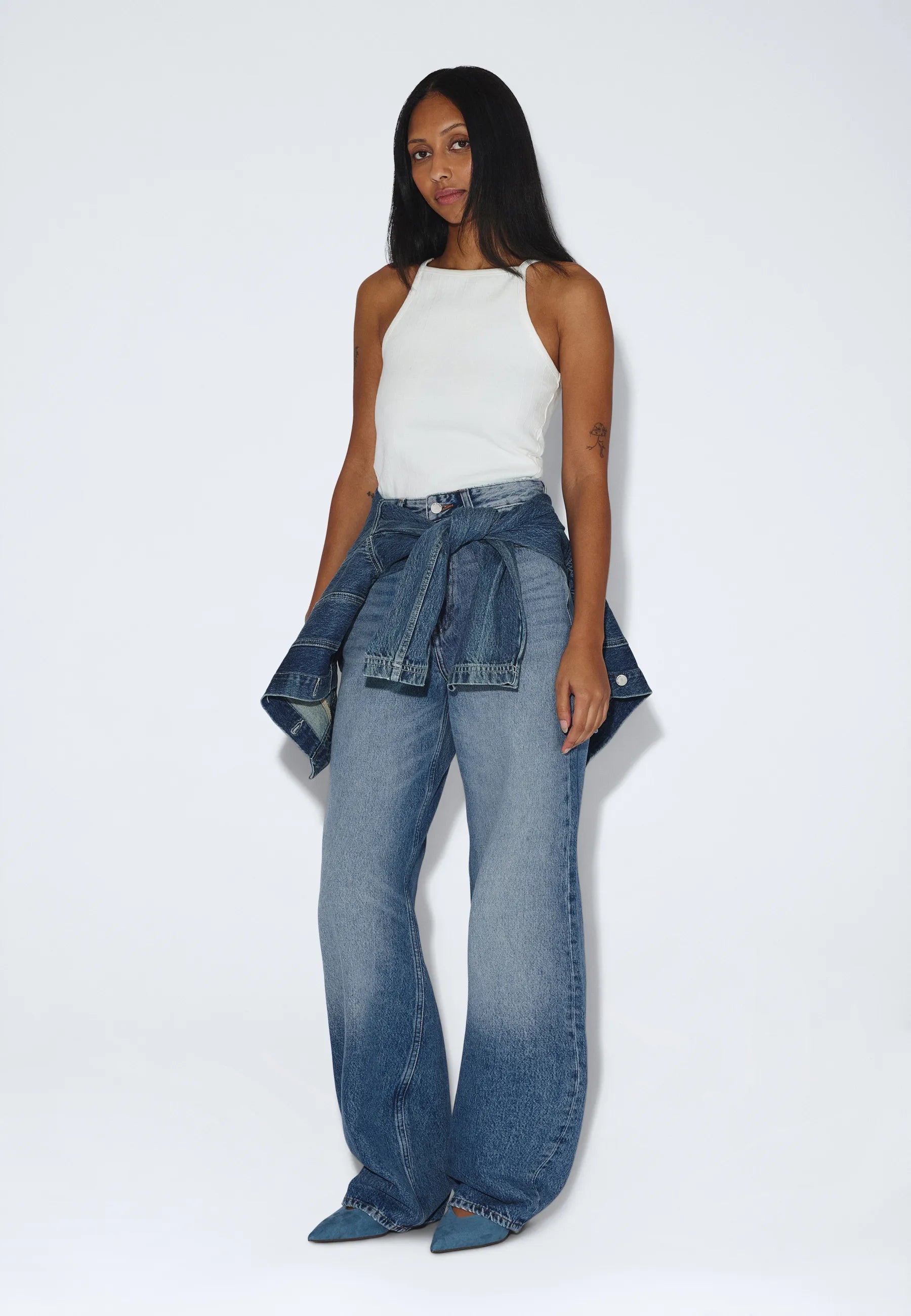 2230101L02_DrDenim_DonnaHighRelaxed_StreamSkyFade_main_W1_4