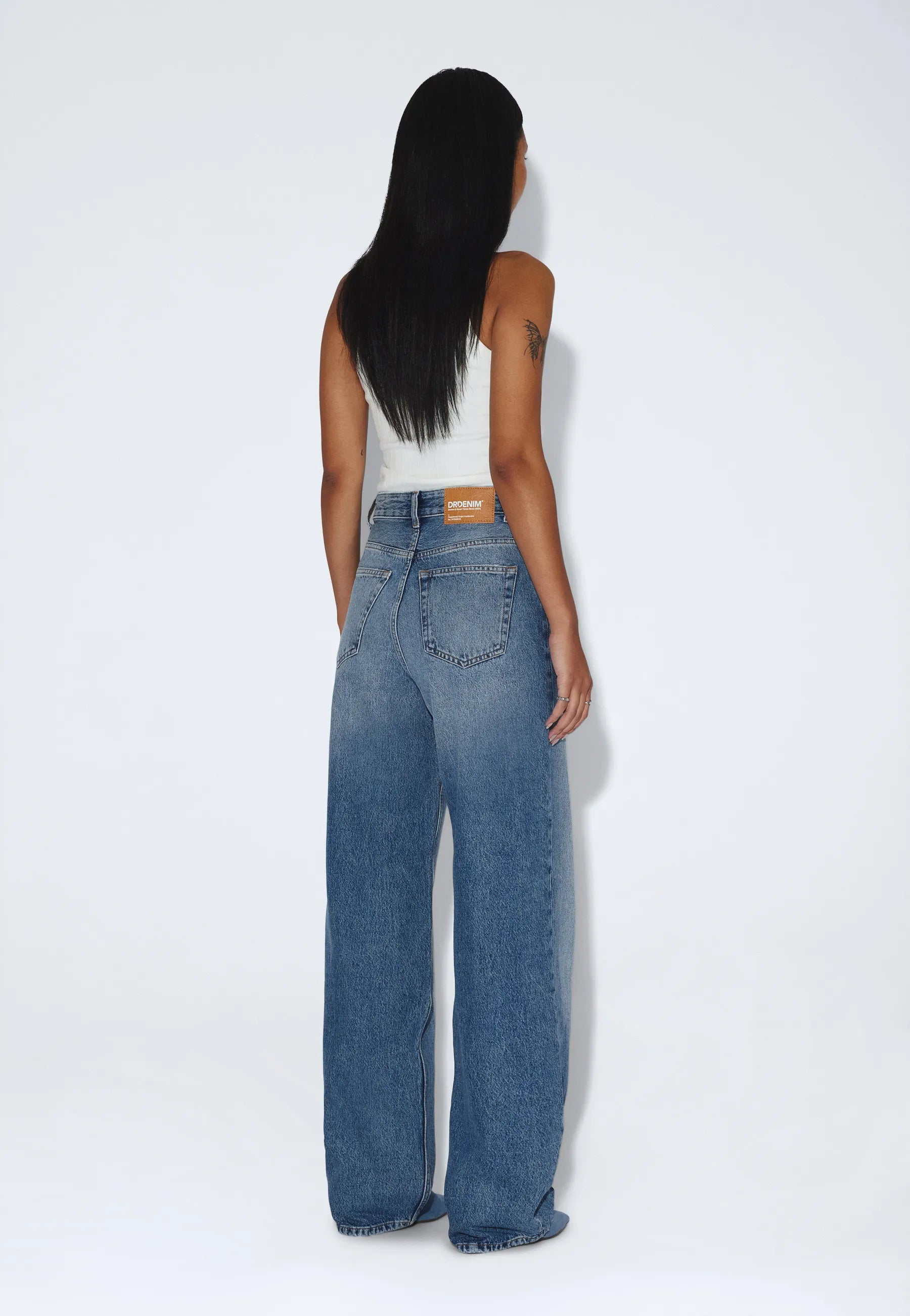 2230101L02_DrDenim_DonnaHighRelaxed_StreamSkyFade_main_W2_1