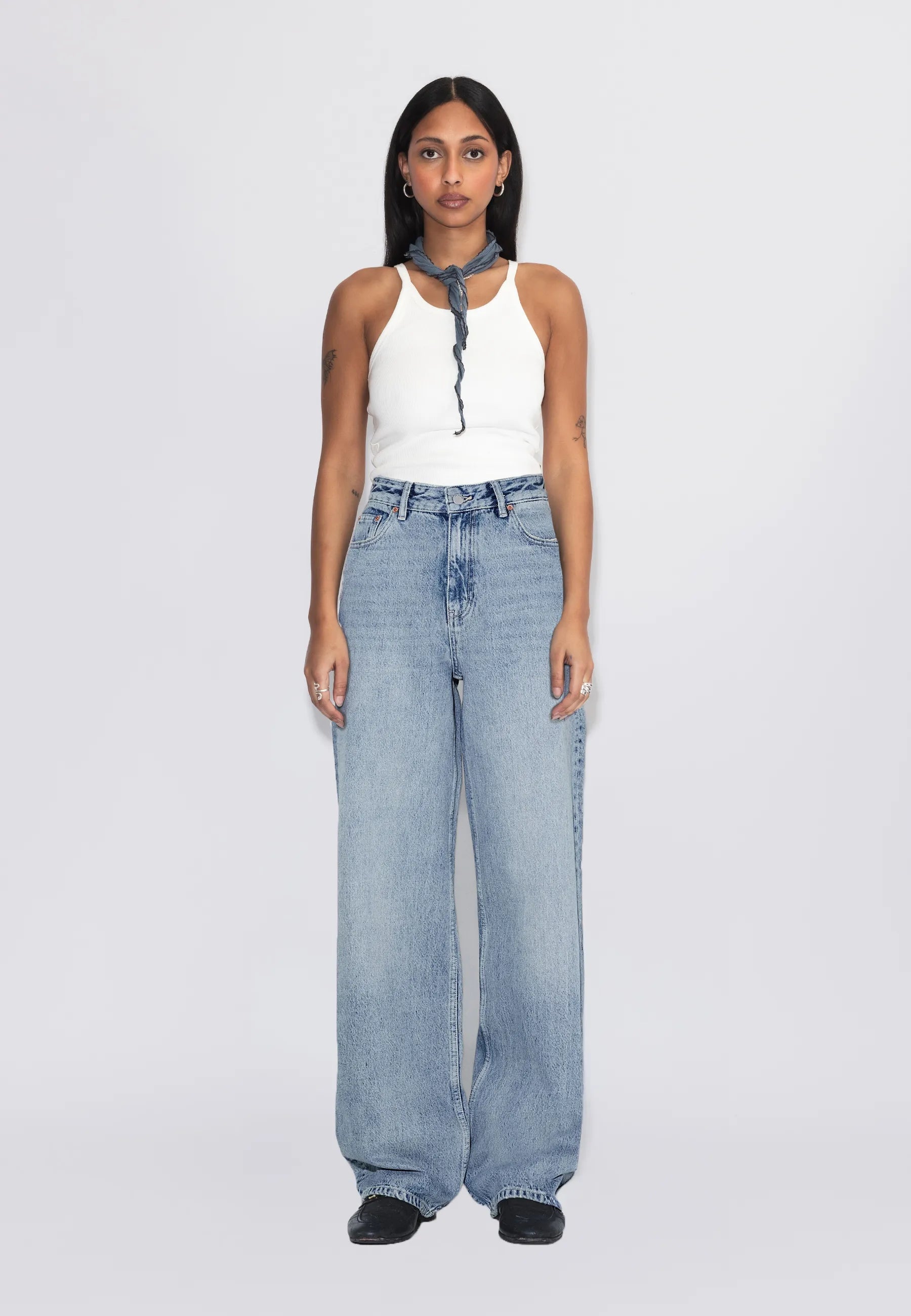 2230101M01_DrDenim_DonnaHighRelaxed_driftLightUsed_Main_W1_2