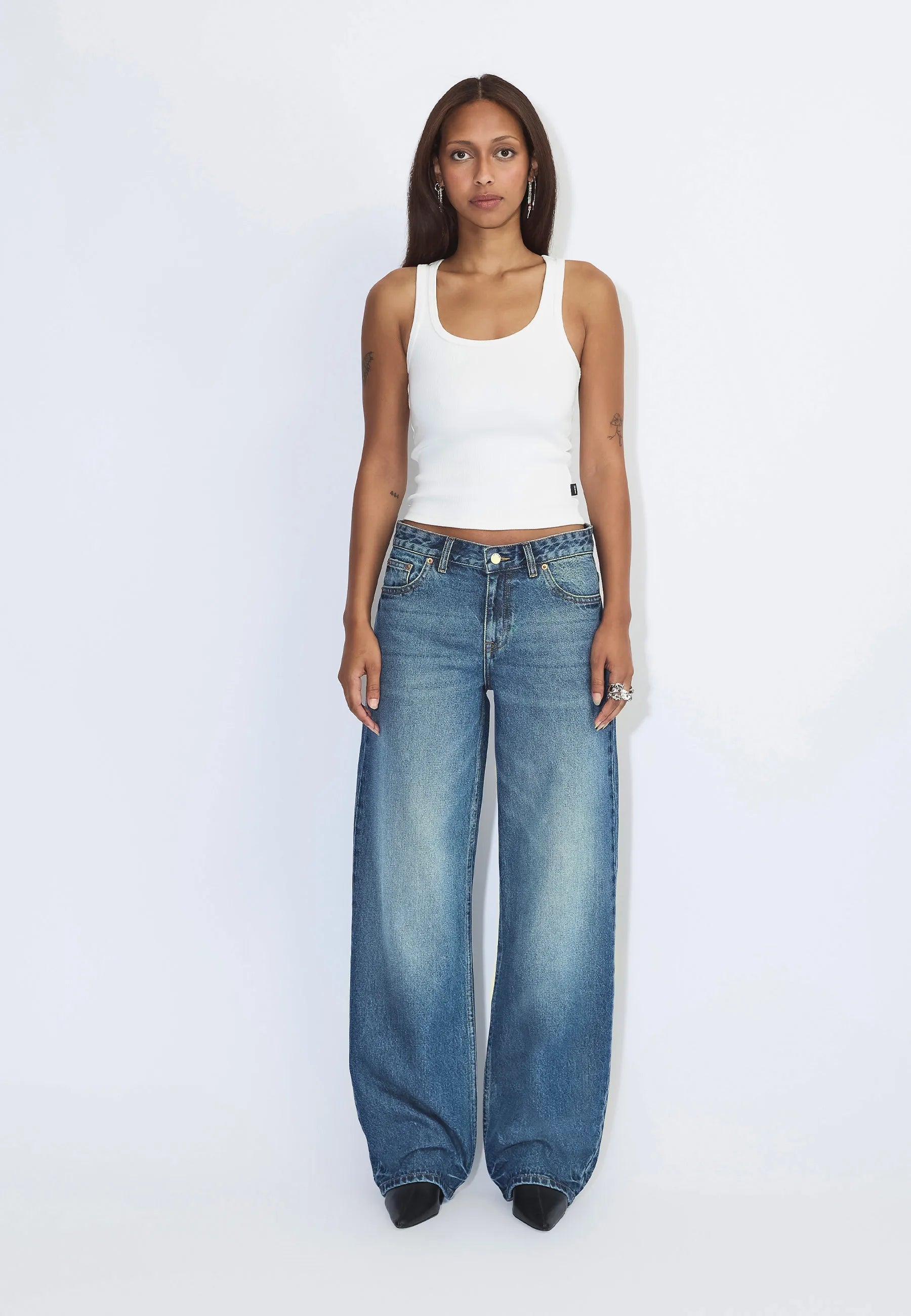 2310103J63_DrDenim_HillLowRelaxed_NovaMidUsed_Main_W1_3