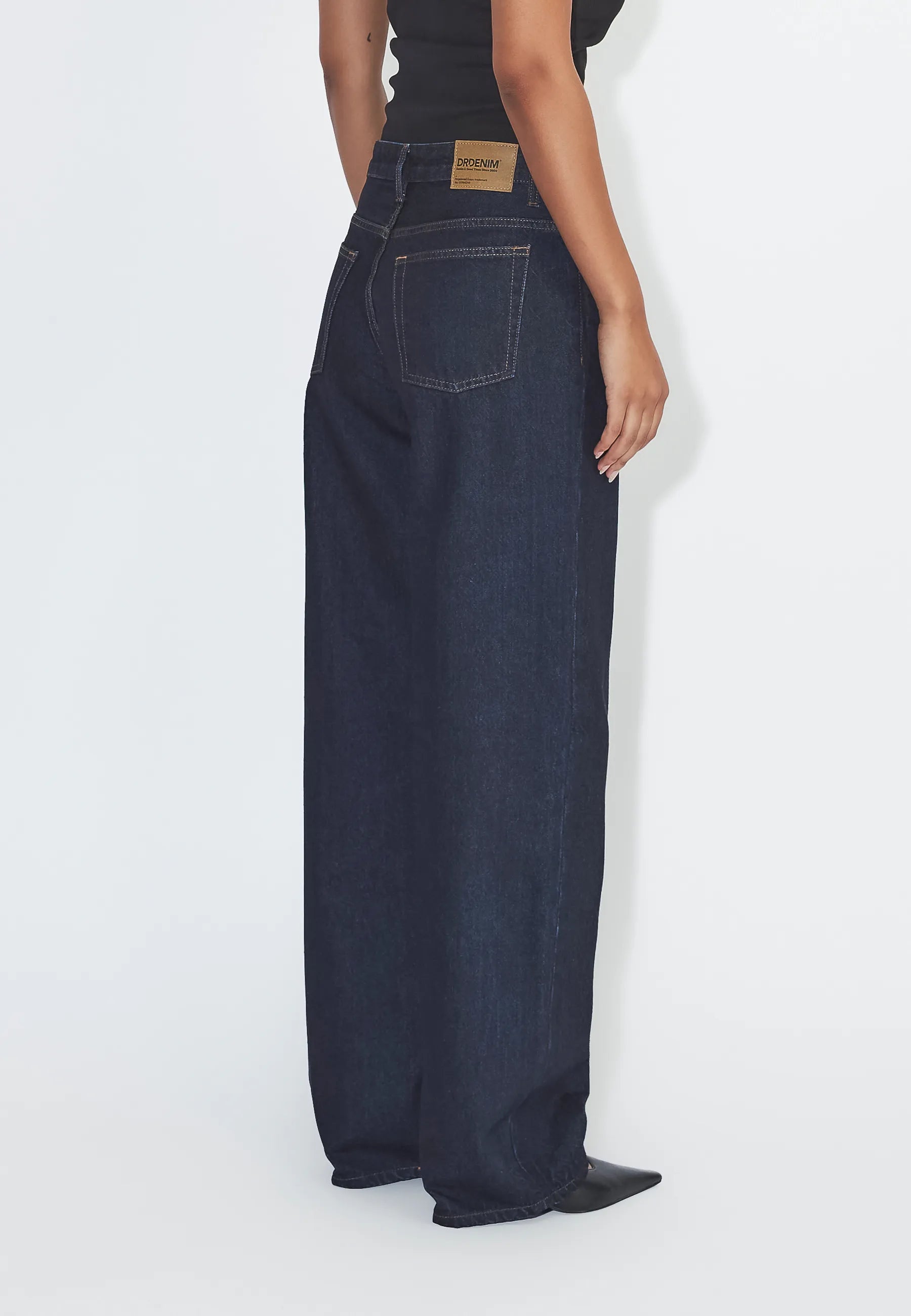 2310103K62_DrDenim_HillLowRelaxed_StreamRinse_Main_W4_1