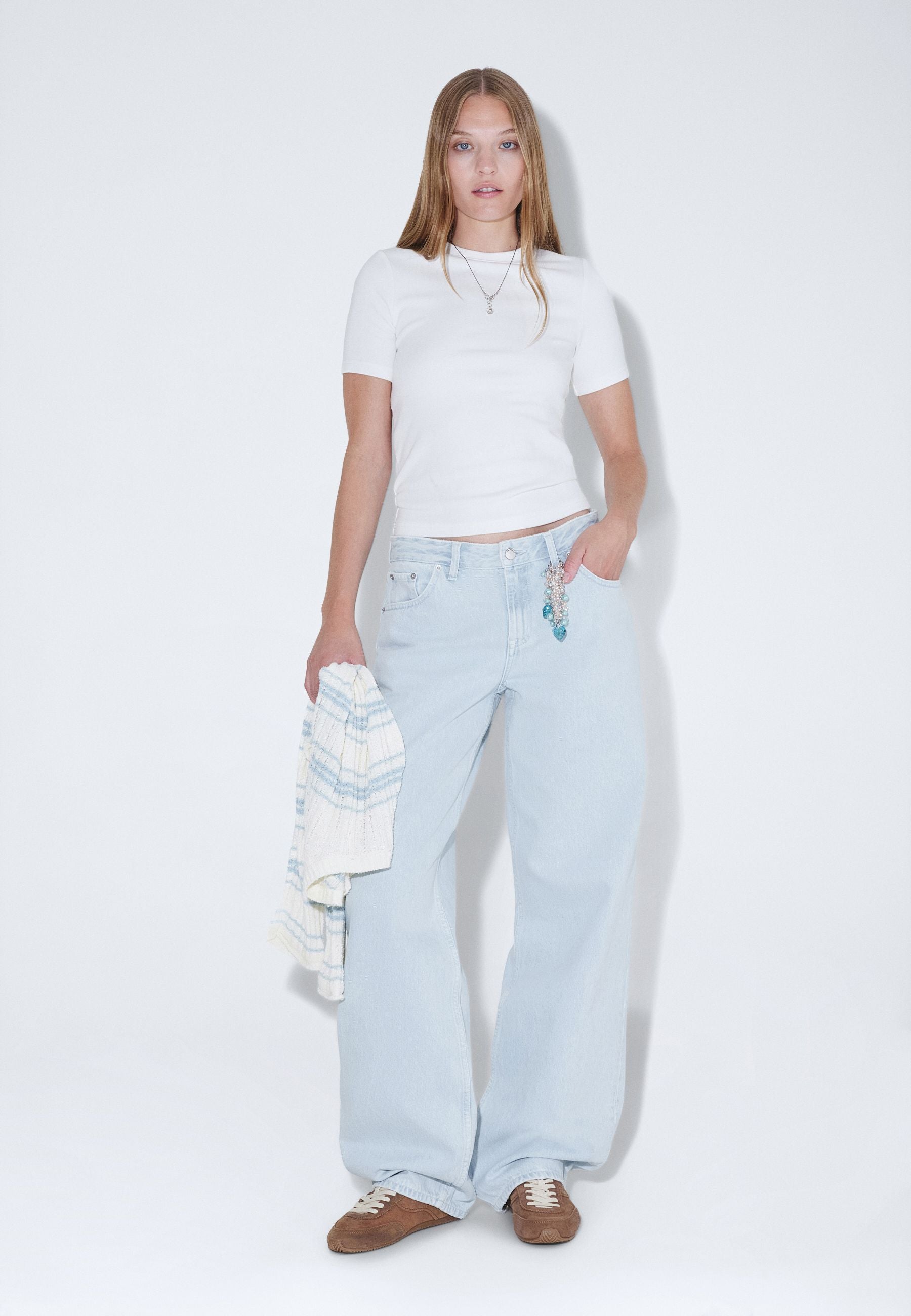 2310103L08_DrDenim_HillLowRelaxed_StreamSuperlightRetroContrast_Main_W1_1