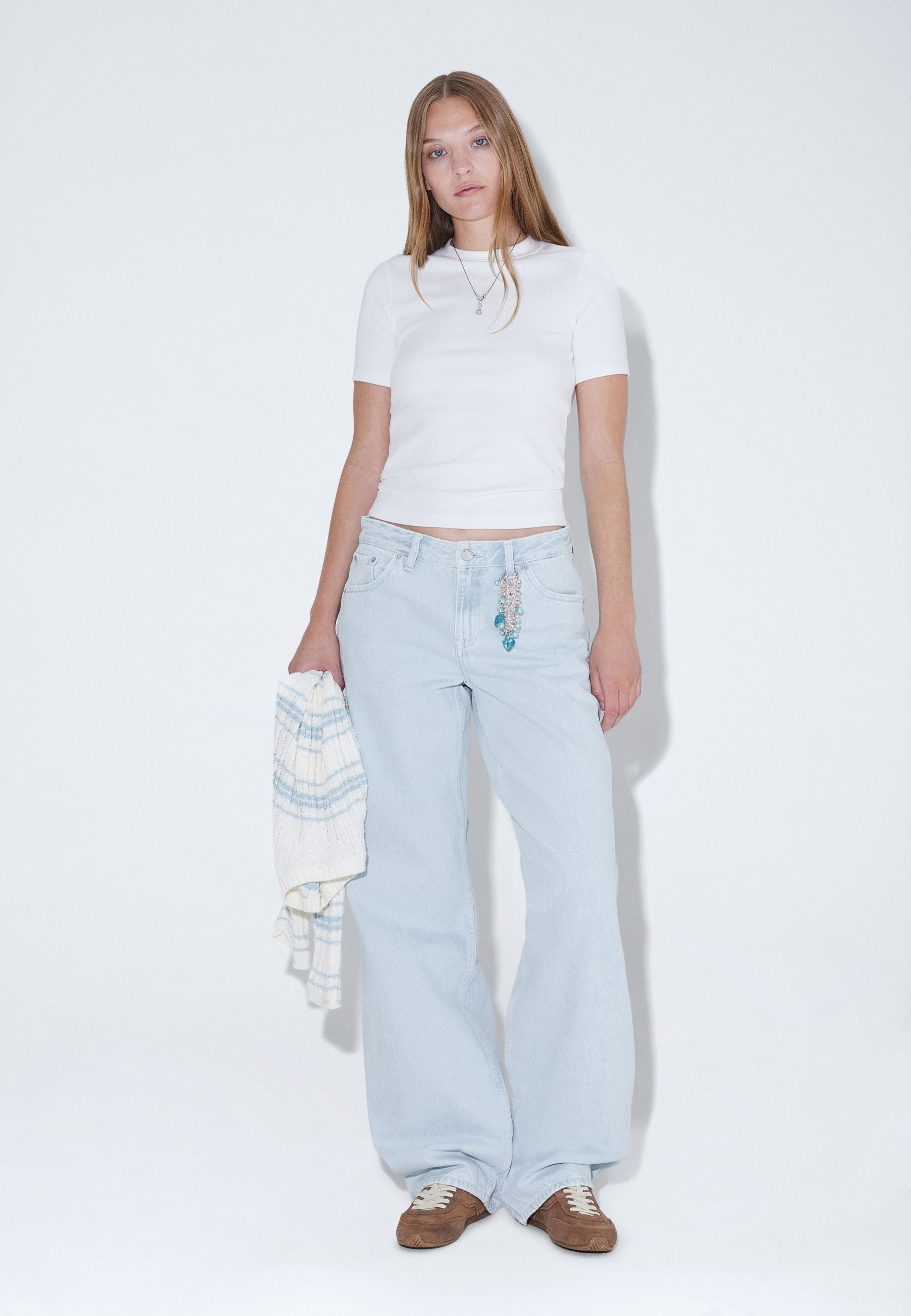 2310103L08_DrDenim_HillLowRelaxed_StreamSuperlightRetroContrast_Main_W1_3