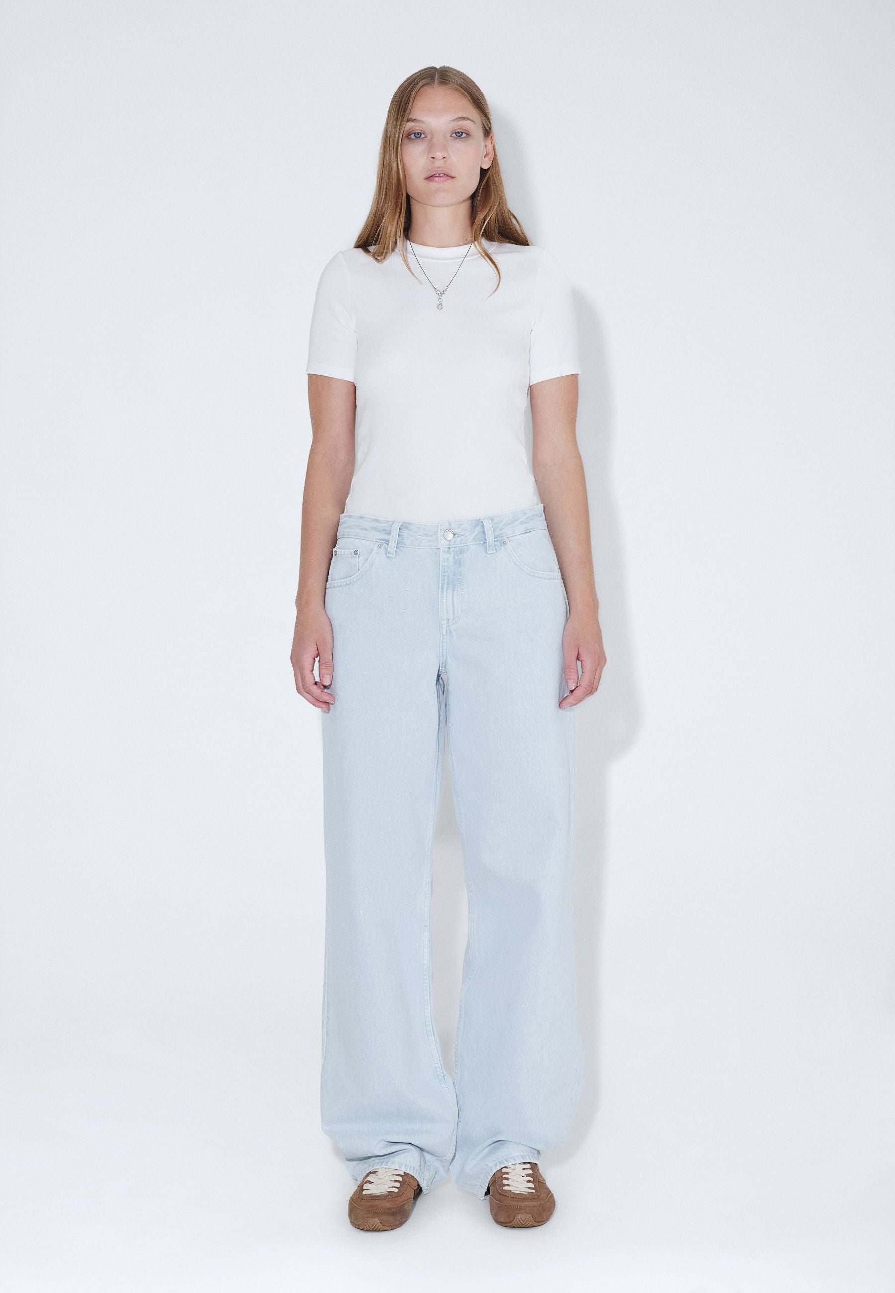 2310103L08_DrDenim_HillLowRelaxed_StreamSuperlightRetroContrast_Main_W1_4