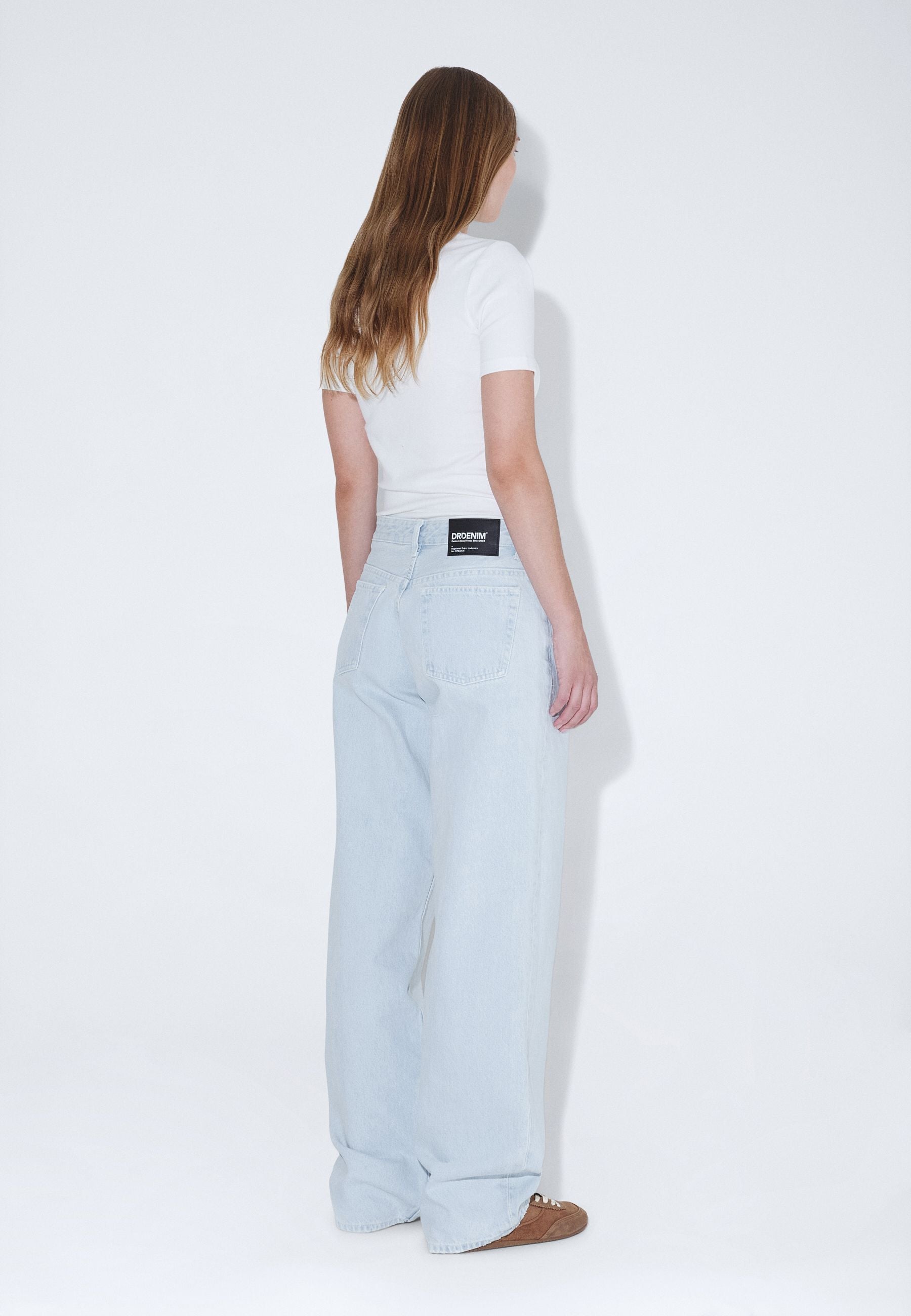 2310103L08_DrDenim_HillLowRelaxed_StreamSuperlightRetroContrast_Main_W2_1