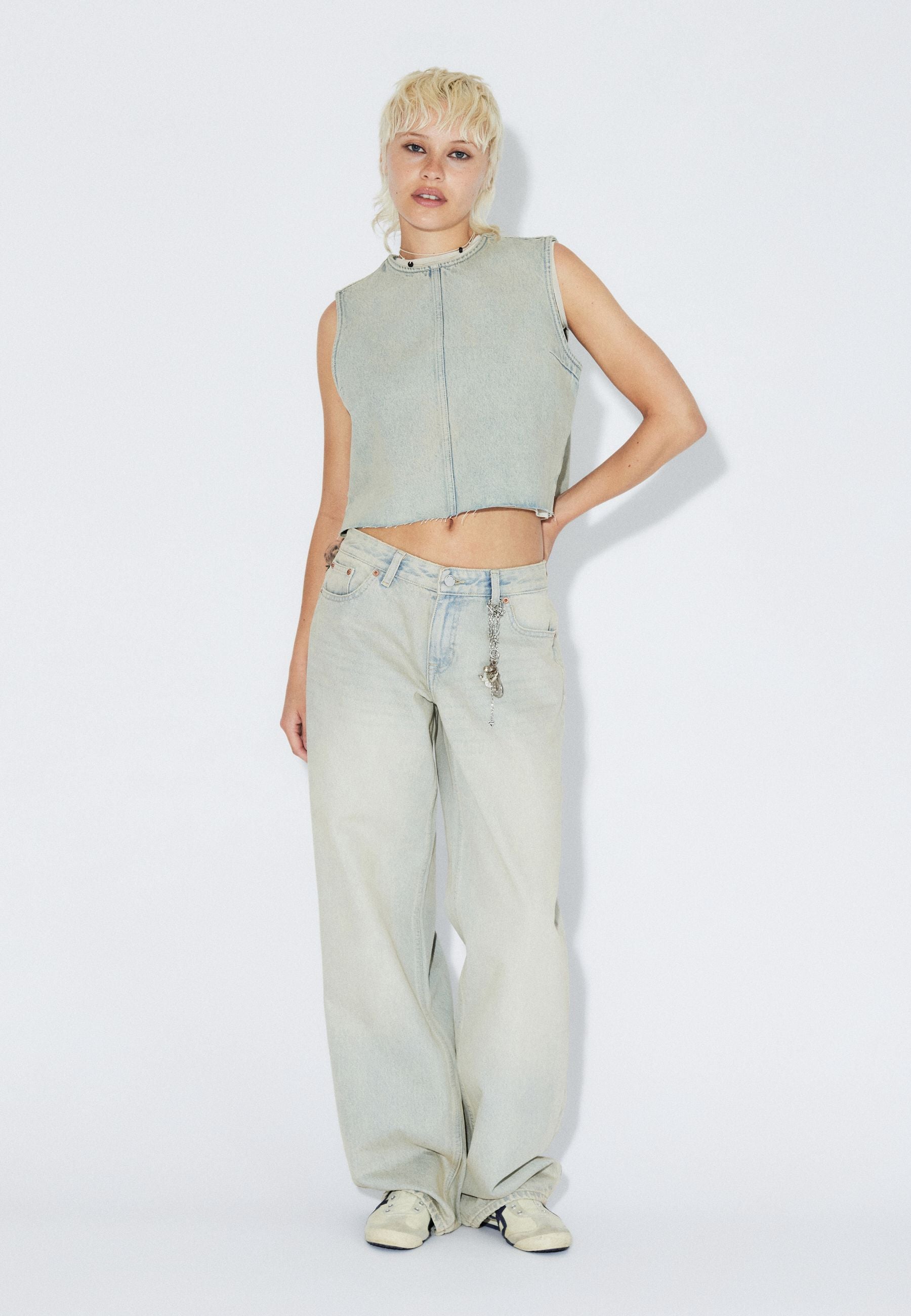 2310103M12_DrDenim_HillLowRelaxed_StreamlightSand_Main_W1_2