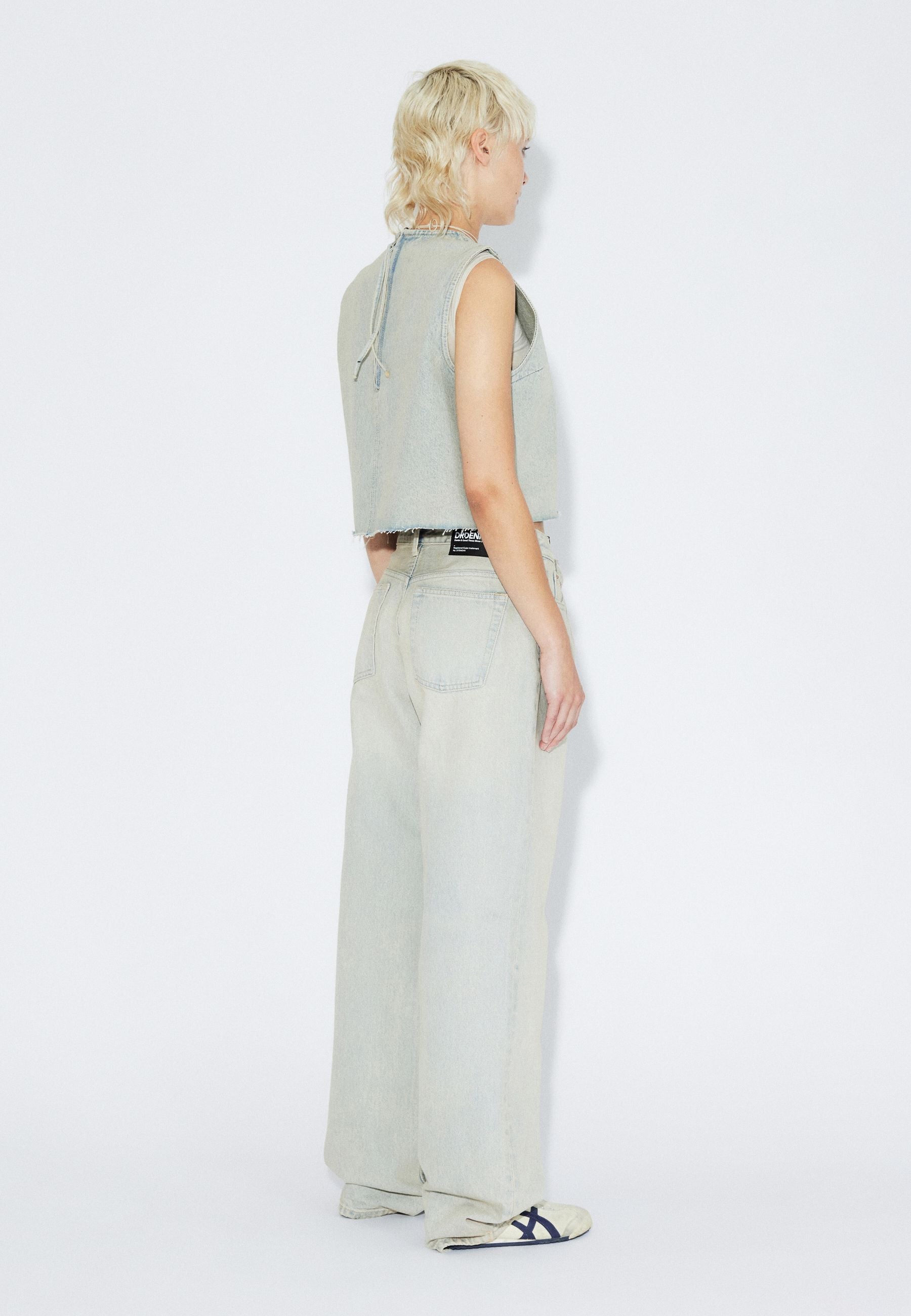 2310103M12_DrDenim_HillLowRelaxed_StreamlightSand_Main_W2_1