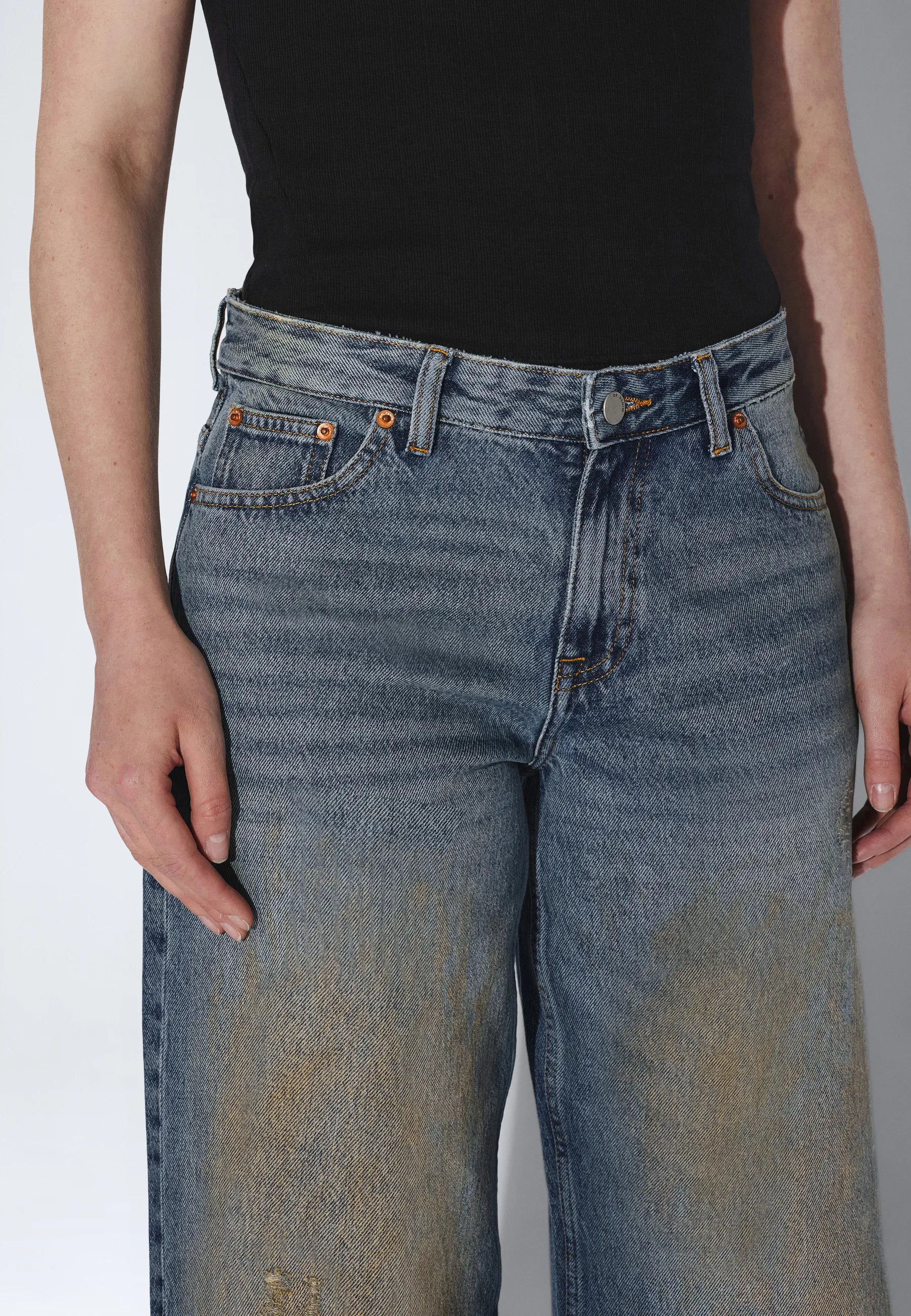 2310103M14_DrDenim_HillLowRelaxed_StreamMidMudStains_main_W5_1