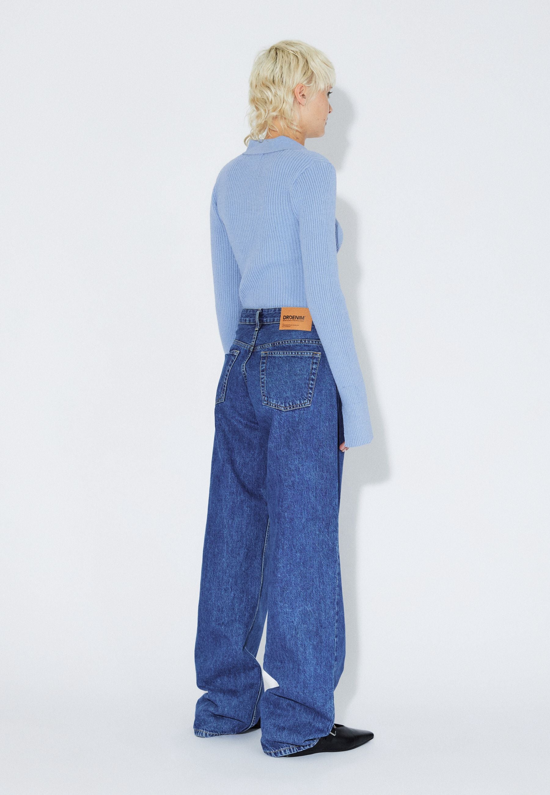 2310103V38_DrDenim_HillLowRelaxed_HazeMidRetroCrease_Main_W2_1