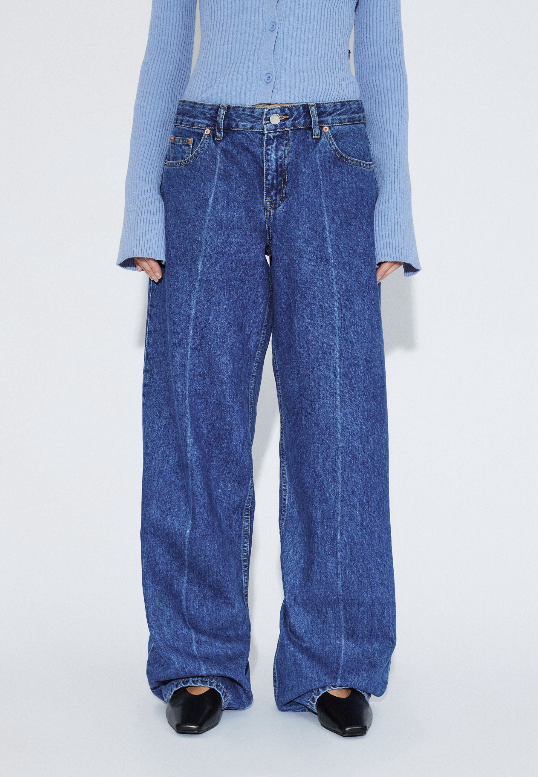 2310103V38_DrDenim_HillLowRelaxed_HazeMidRetroCrease_Main_W3_1