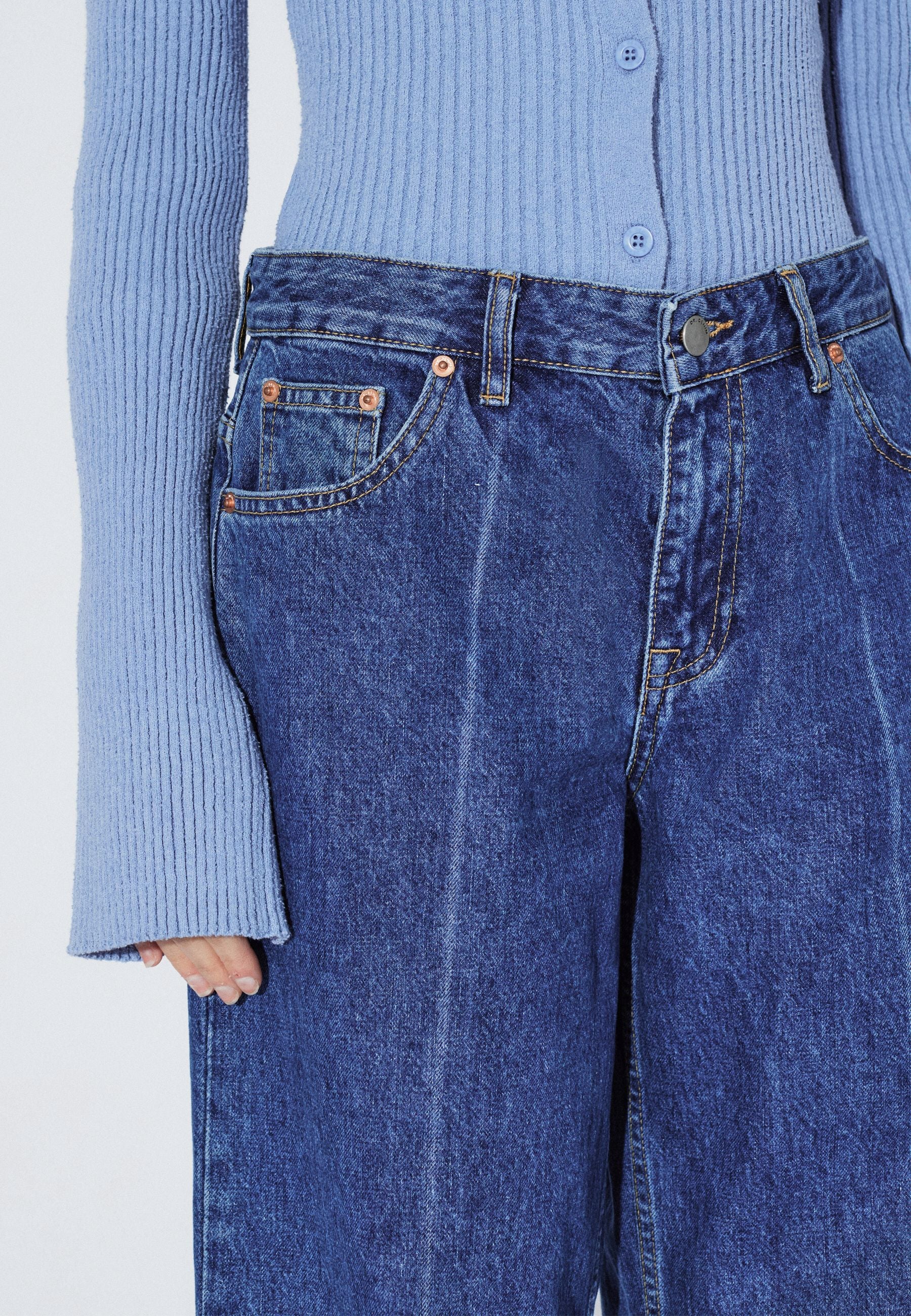 2310103V38_DrDenim_HillLowRelaxed_HazeMidRetroCrease_Main_W5_1