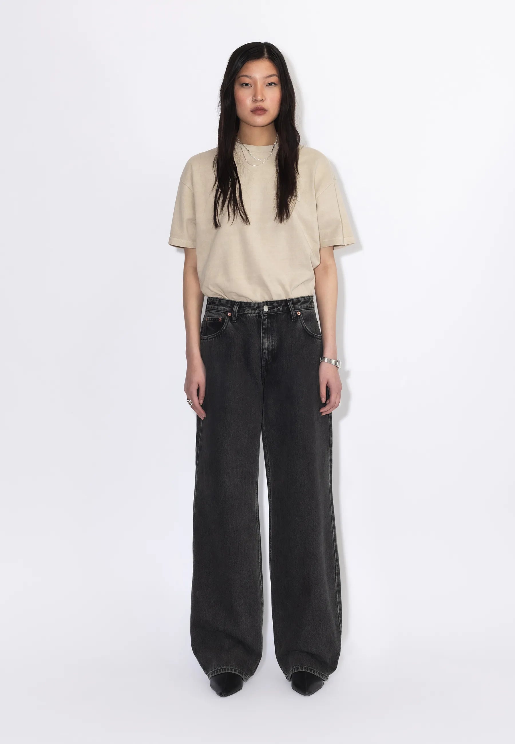 2310103V60_DrDenim_HillLowRelaxed_AgedBlack_Main_W1_4