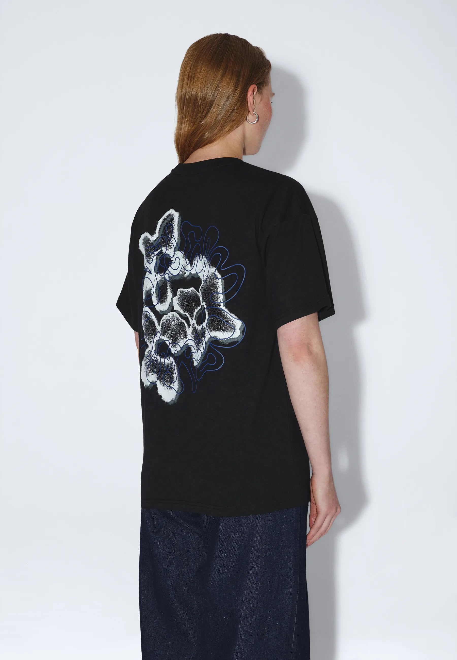 2411115BO4_DrDenim_TrooperTee_BlackCircleFlower_main_W4_1