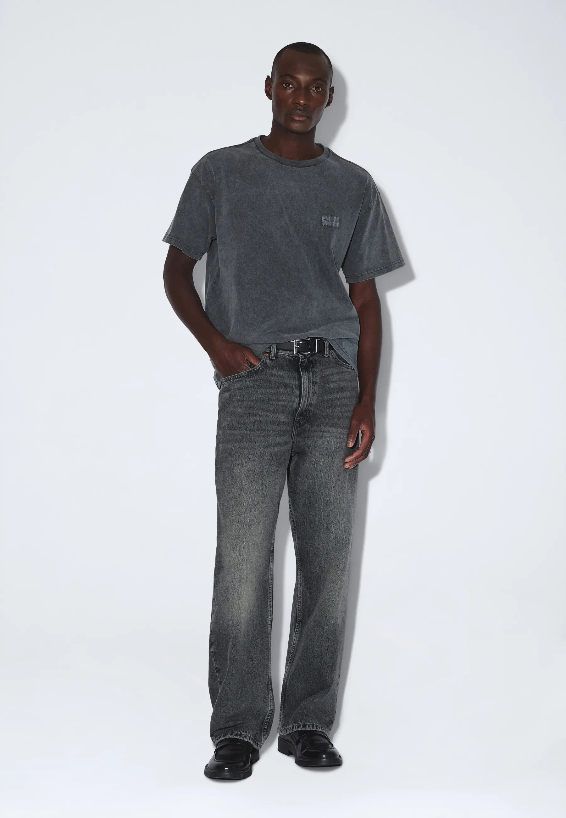2411115BP1_DrDenim_TrooperTee_GreyBlackoverdye_main_M1_3