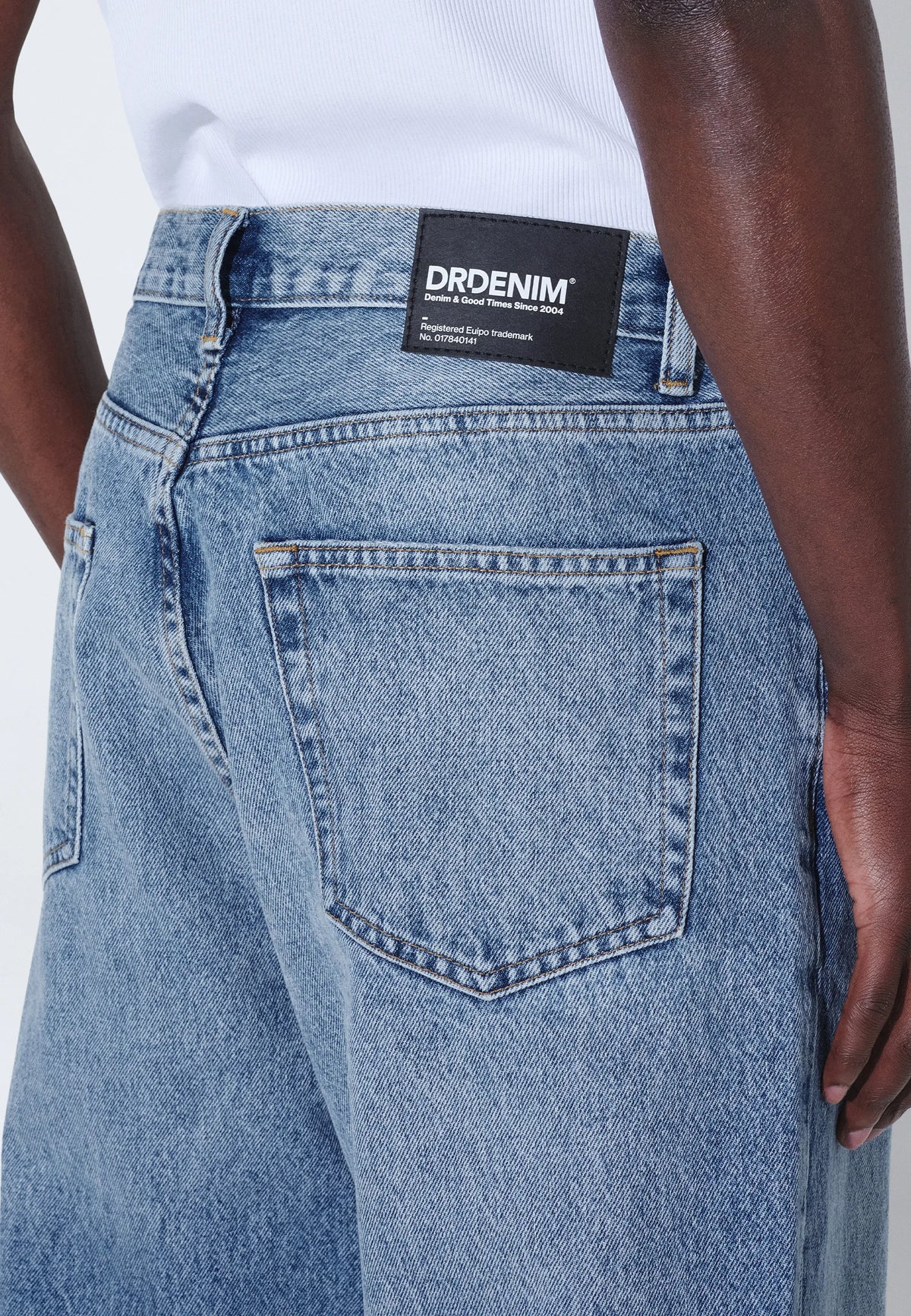 2430107K83_DrDenim_Riftwidebootcut_StreamSkyUsed_Main_M5_2