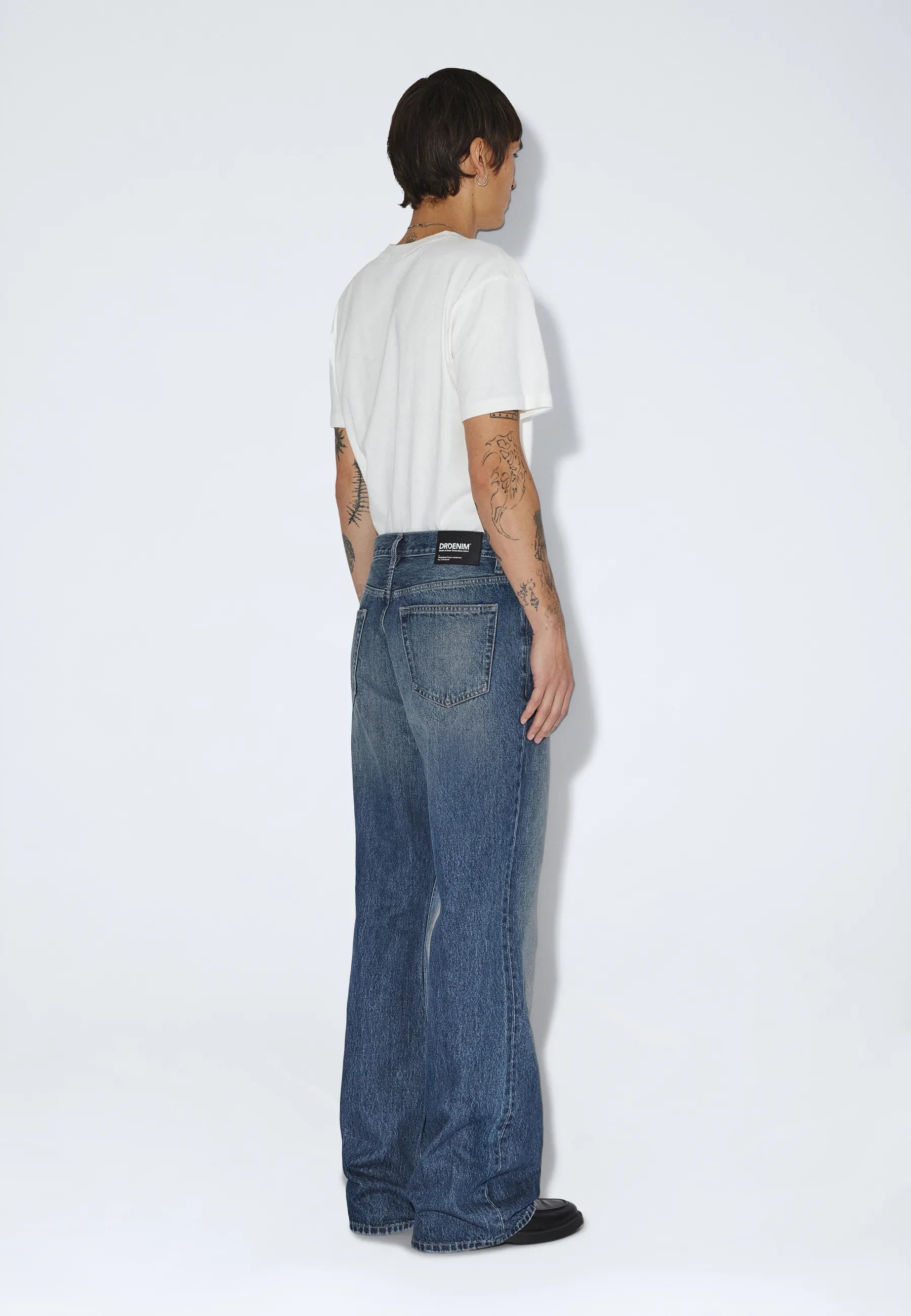 2430107M37_DrDenim_RiftWideBootcut_StreamMidFadeDirt_main_M2_1