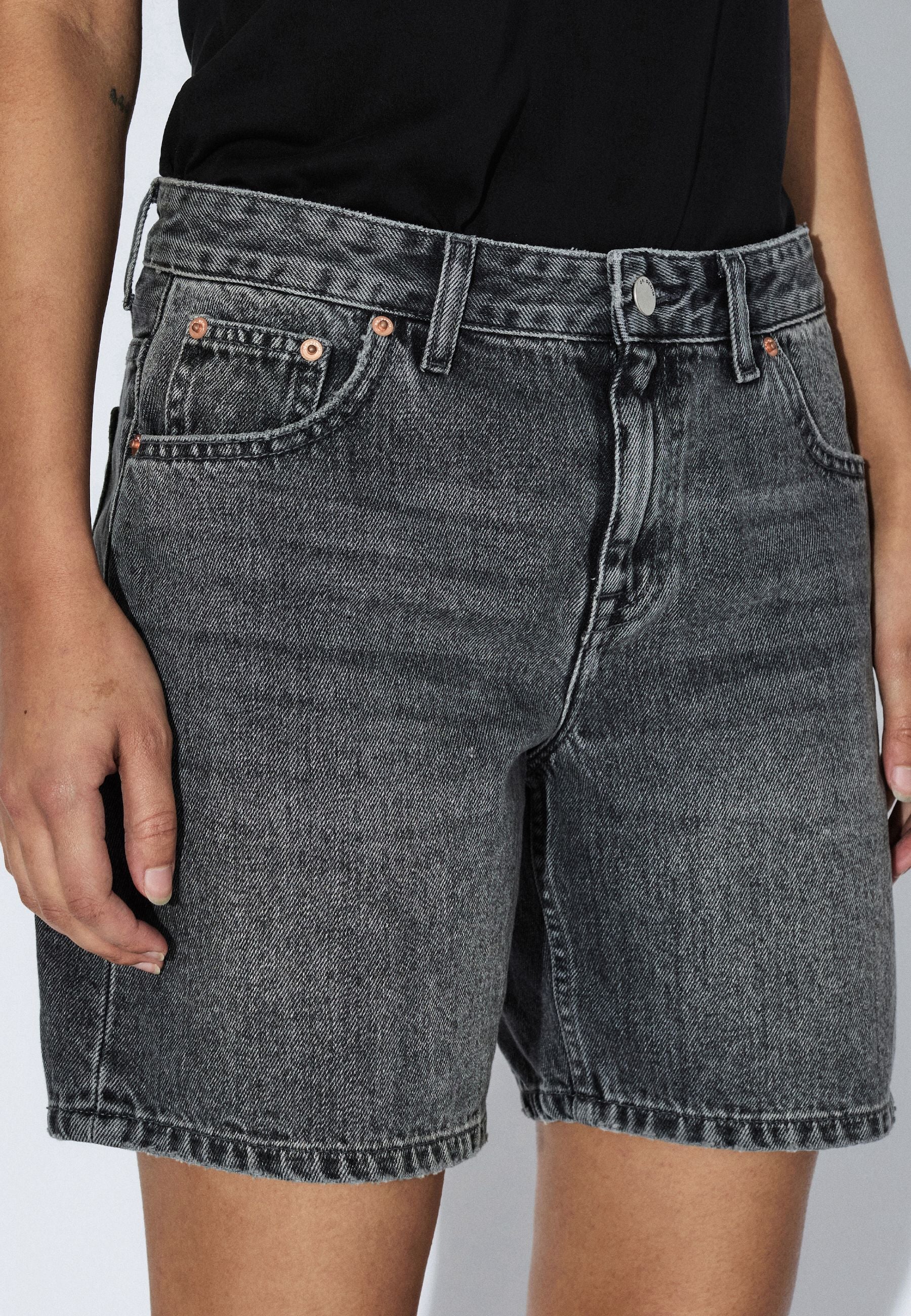 2430112184_DrDenim_HillShorts_MidGreyUsed_Main_W5_1