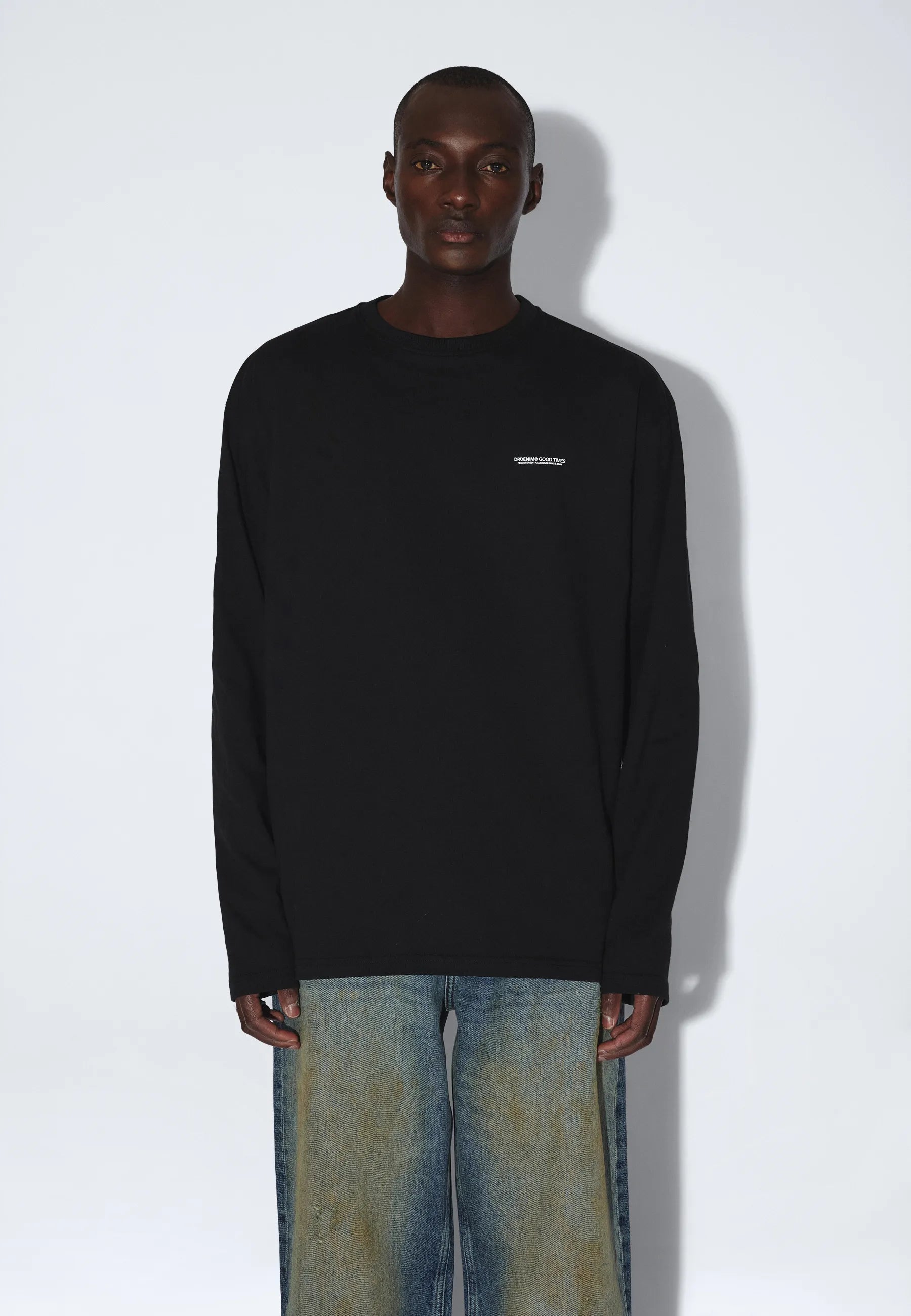 2431103BO4_DrDenim_CaidenLongsleeve_BlackCircleFlower_main_M3_1