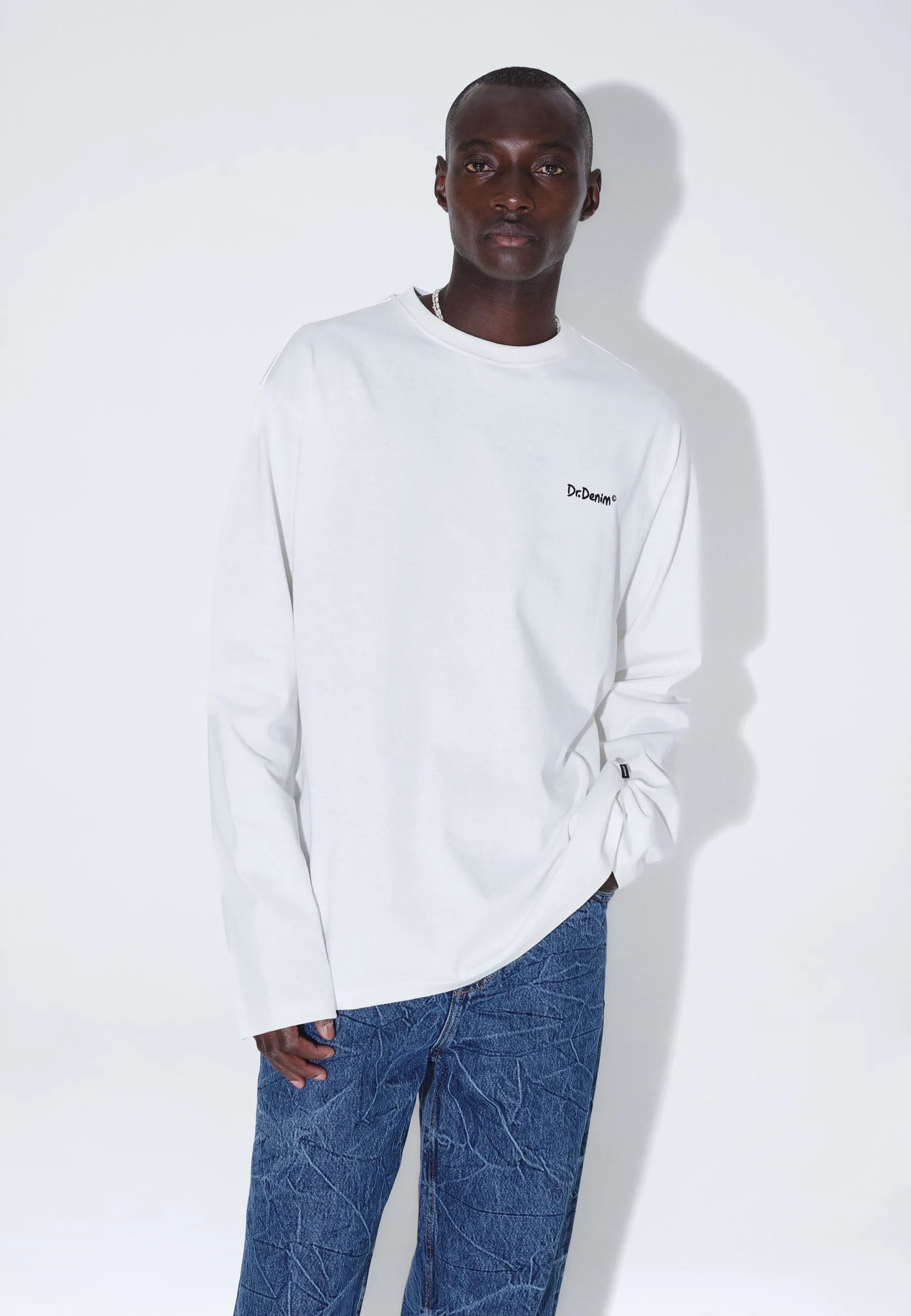 2431103CA1_DrDenim_CaidenLongsleeve_OffWhiteFlower_Main_M3_2