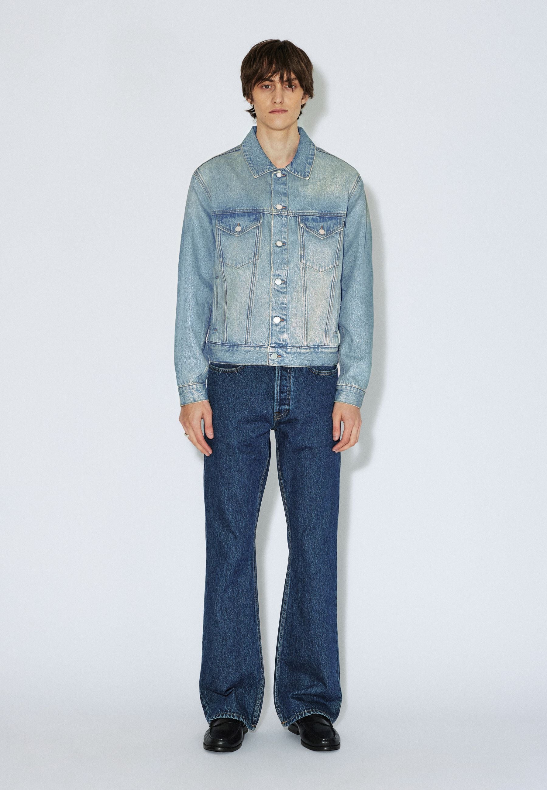 2431104L95_DrDenim_JoeyTruckerJacket_StreamSkyAged_Main_M1_1