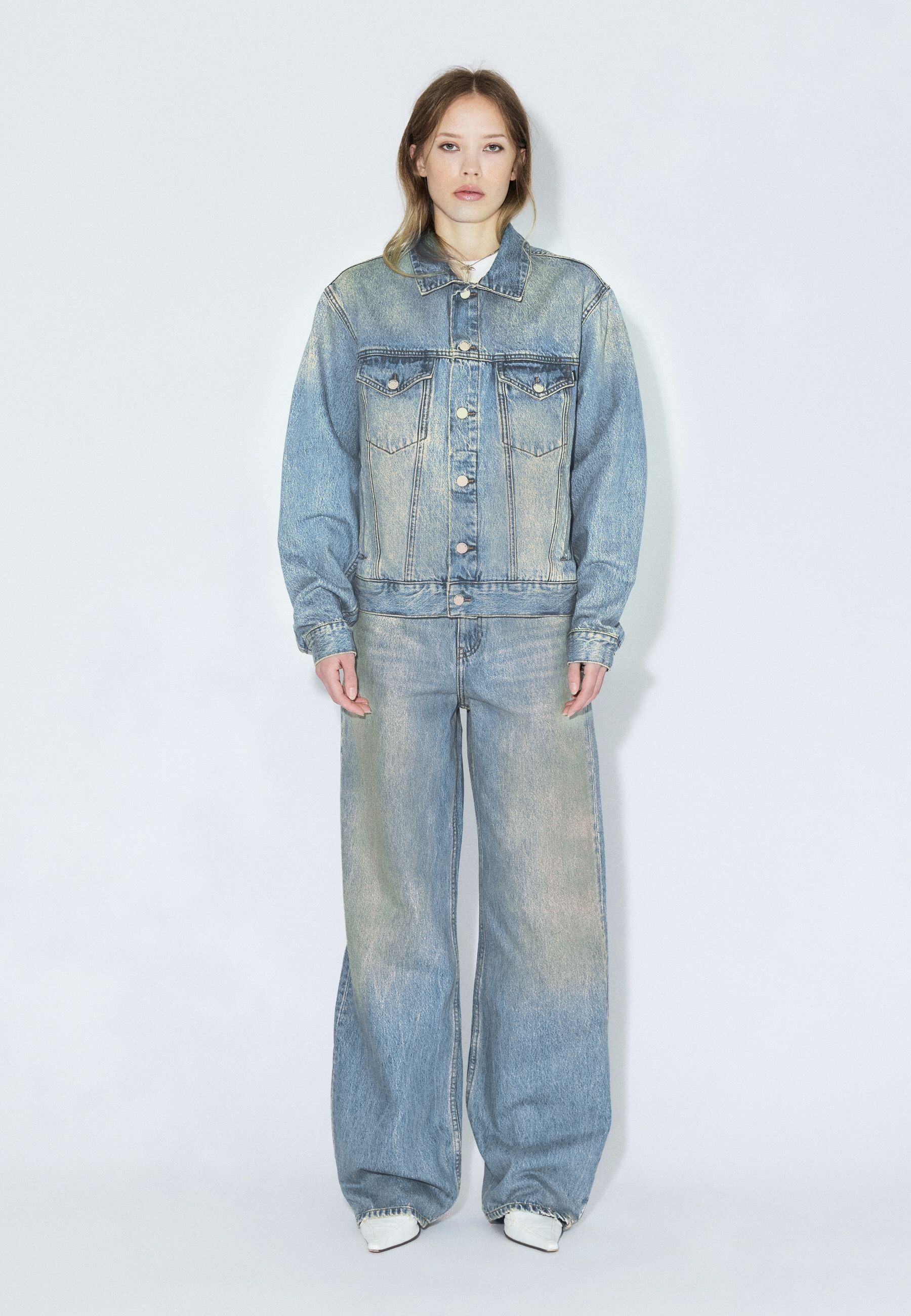 2431104L95_DrDenim_JoeyTruckerJacket_StreamSkyAged_Main_W1_3