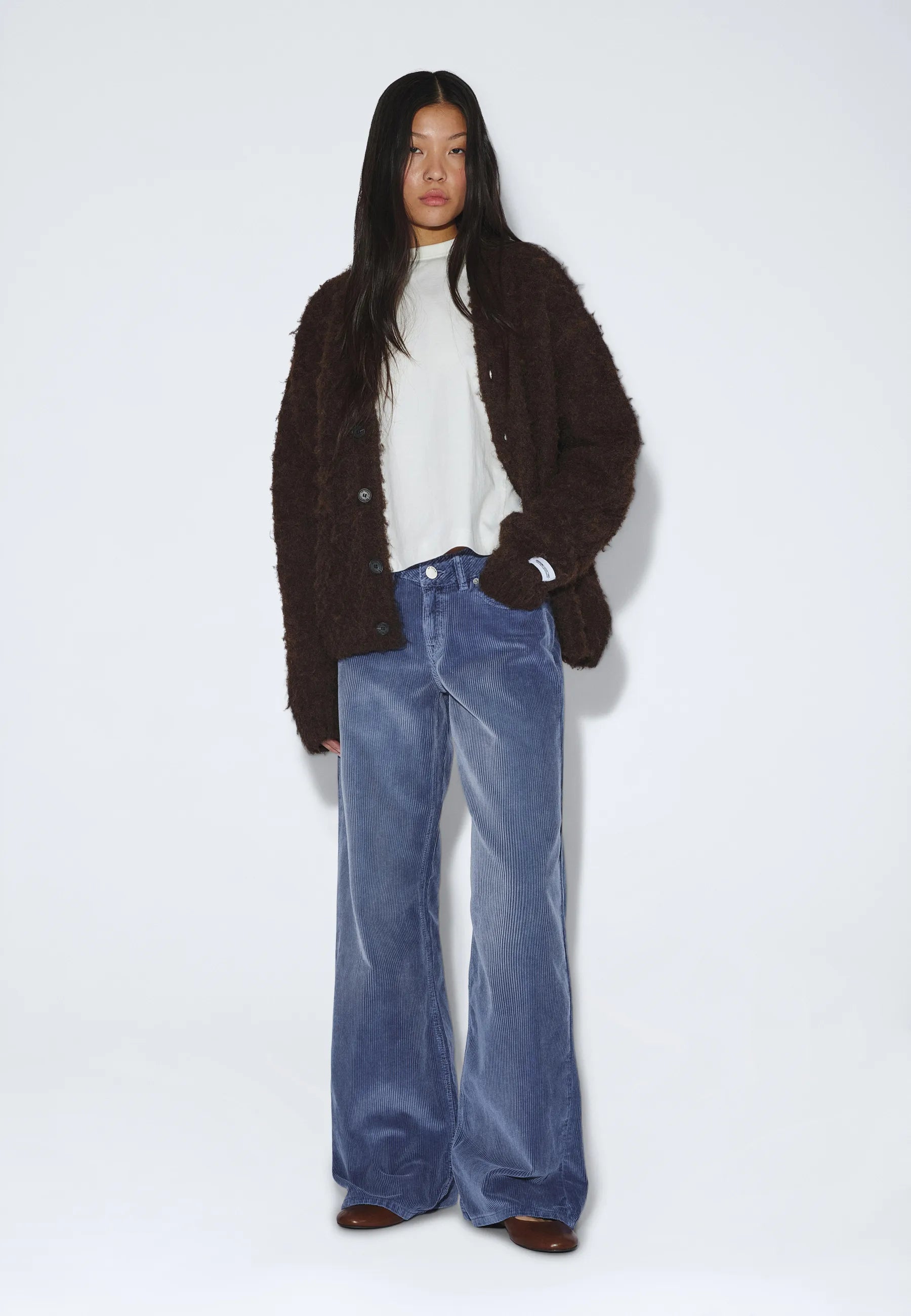 2510101BM7_DrDenim_RhueLowWide_WashedBlueShadeCord_main_W1_3