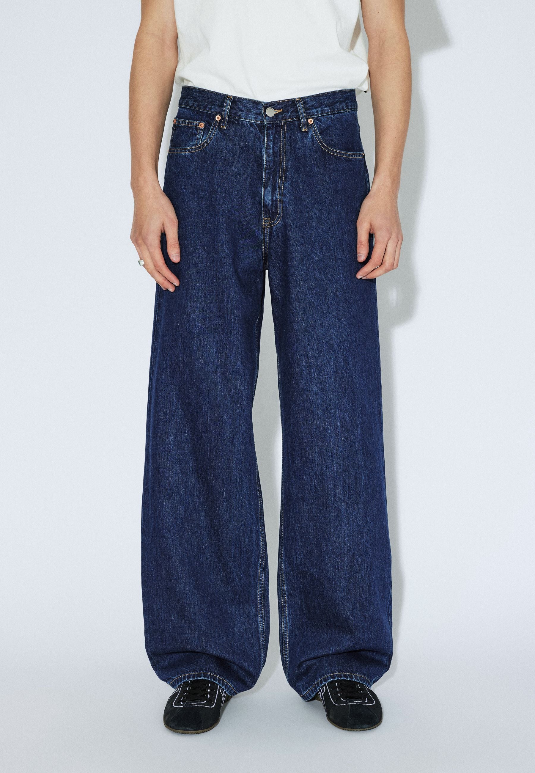 2530101V35_DrDenim_CormacBaggy_HazeDarkRetro_Main_M3_1