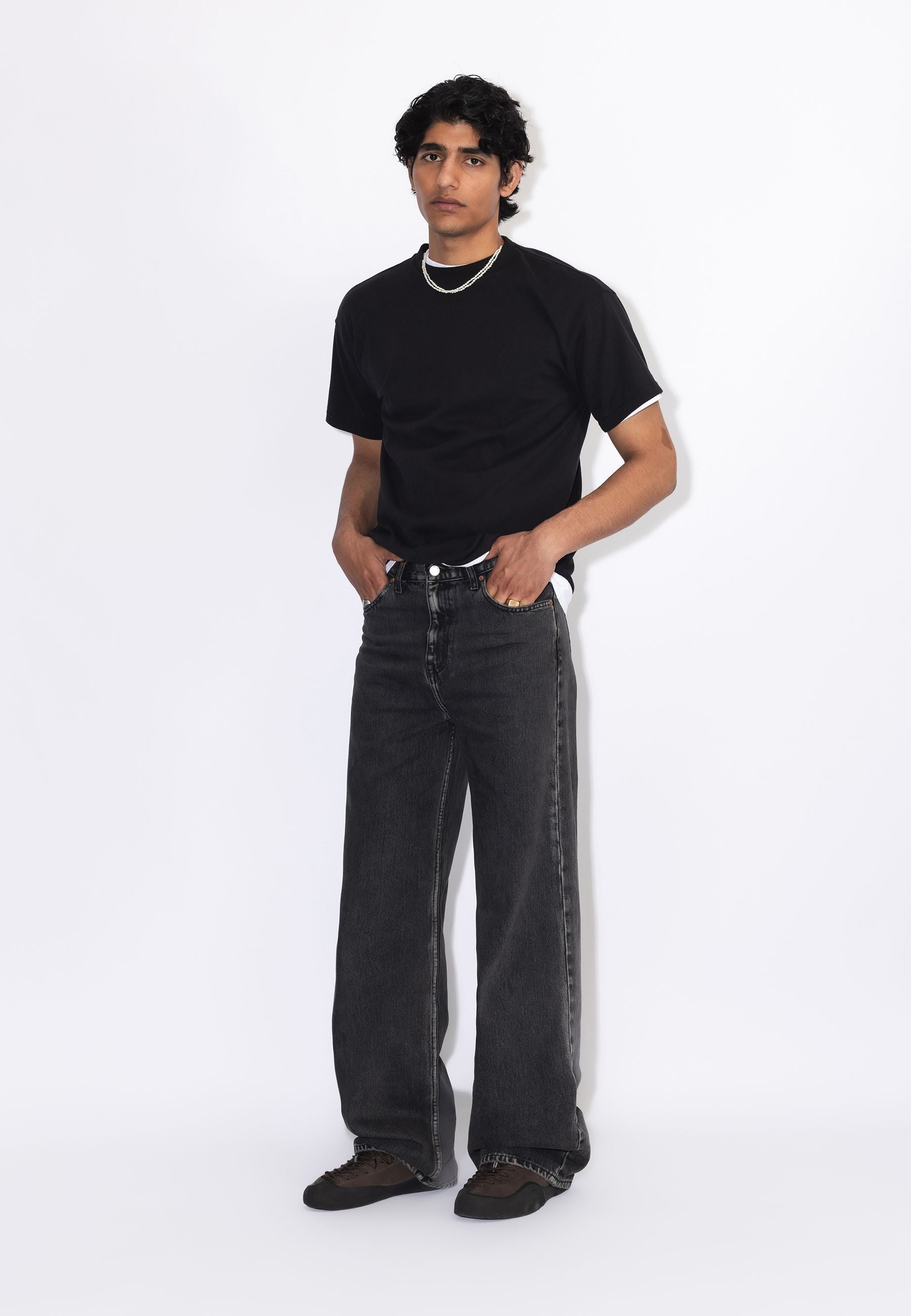 2530101V60_DrDenim_CormacBaggy_AgedBlack_Main_M1_4