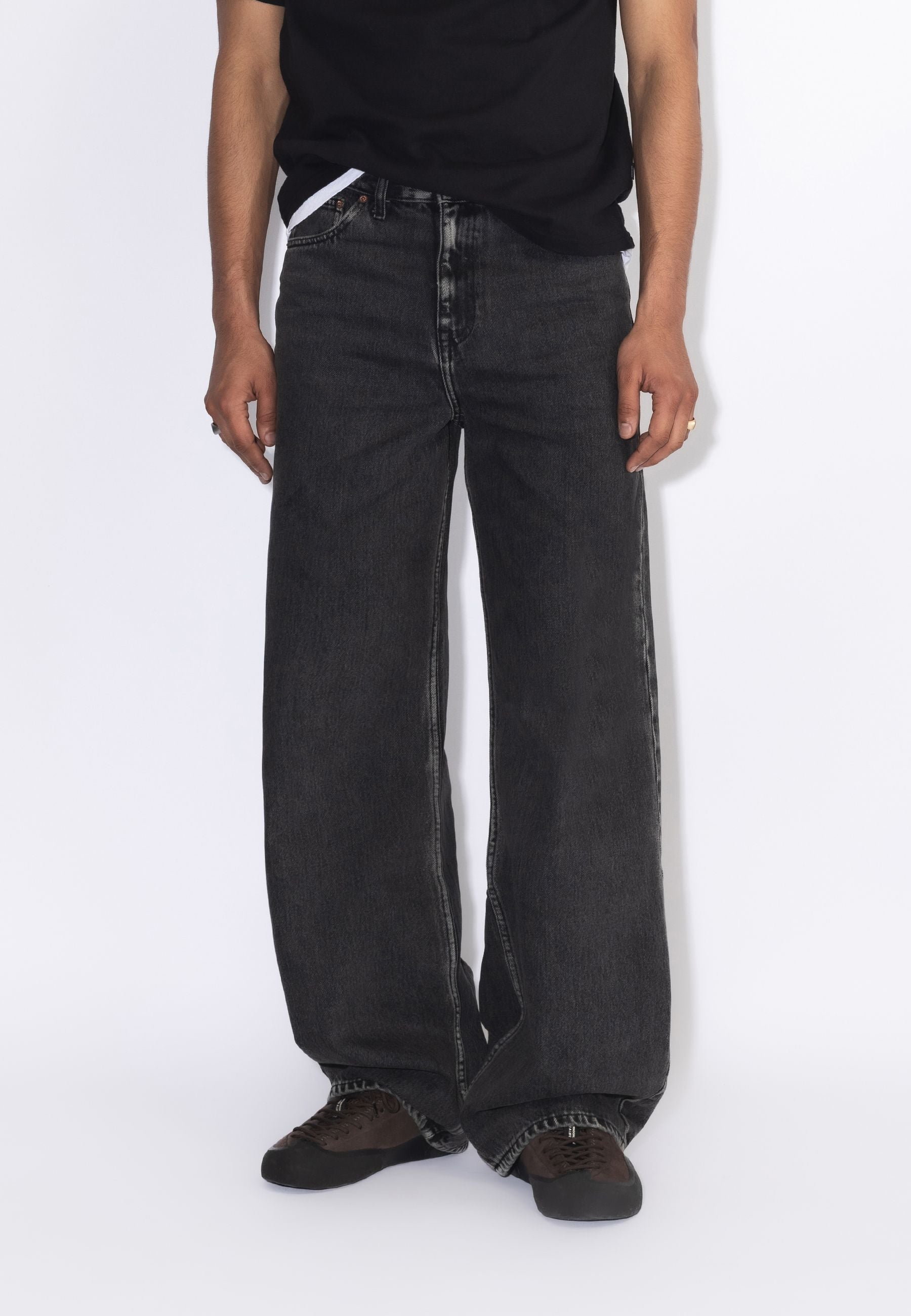 2530101V60_DrDenim_CormacBaggy_AgedBlack_Main_M3_1