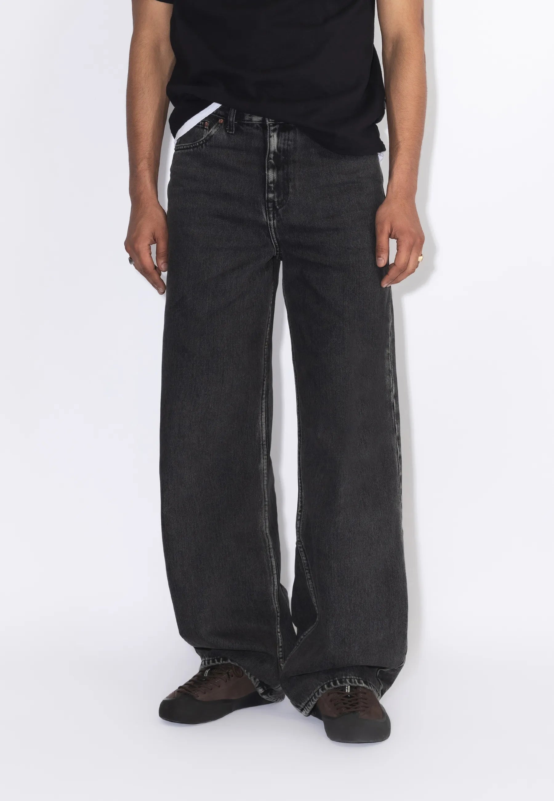 2530101V60_DrDenim_CormacBaggy_AgedBlack_Main_M3_1