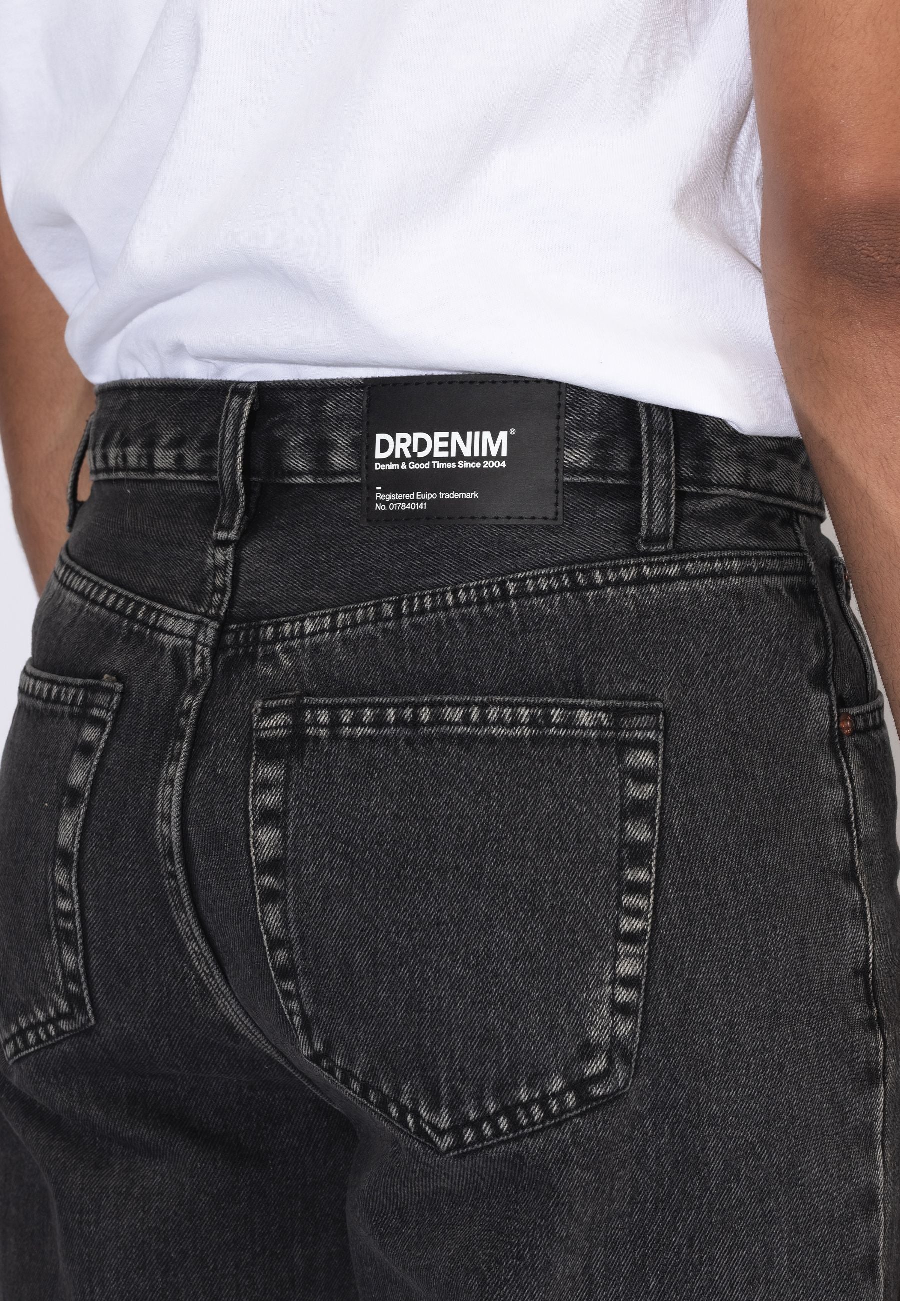 2530101V60_DrDenim_CormacBaggy_AgedBlack_Main_M5_3