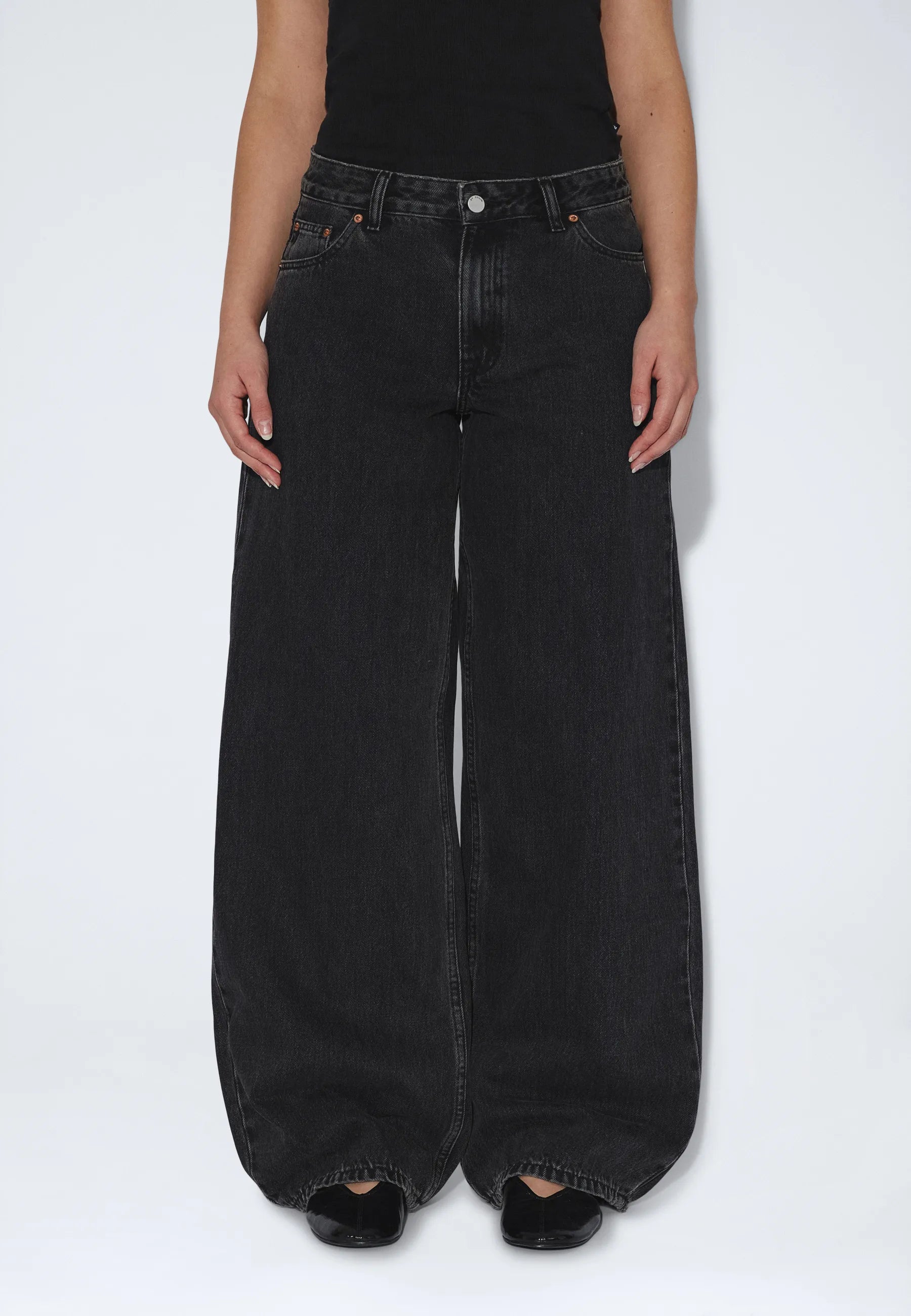 2530107A58_DrDenim_AryLowBaggy_RetroBlack_main_W3_1