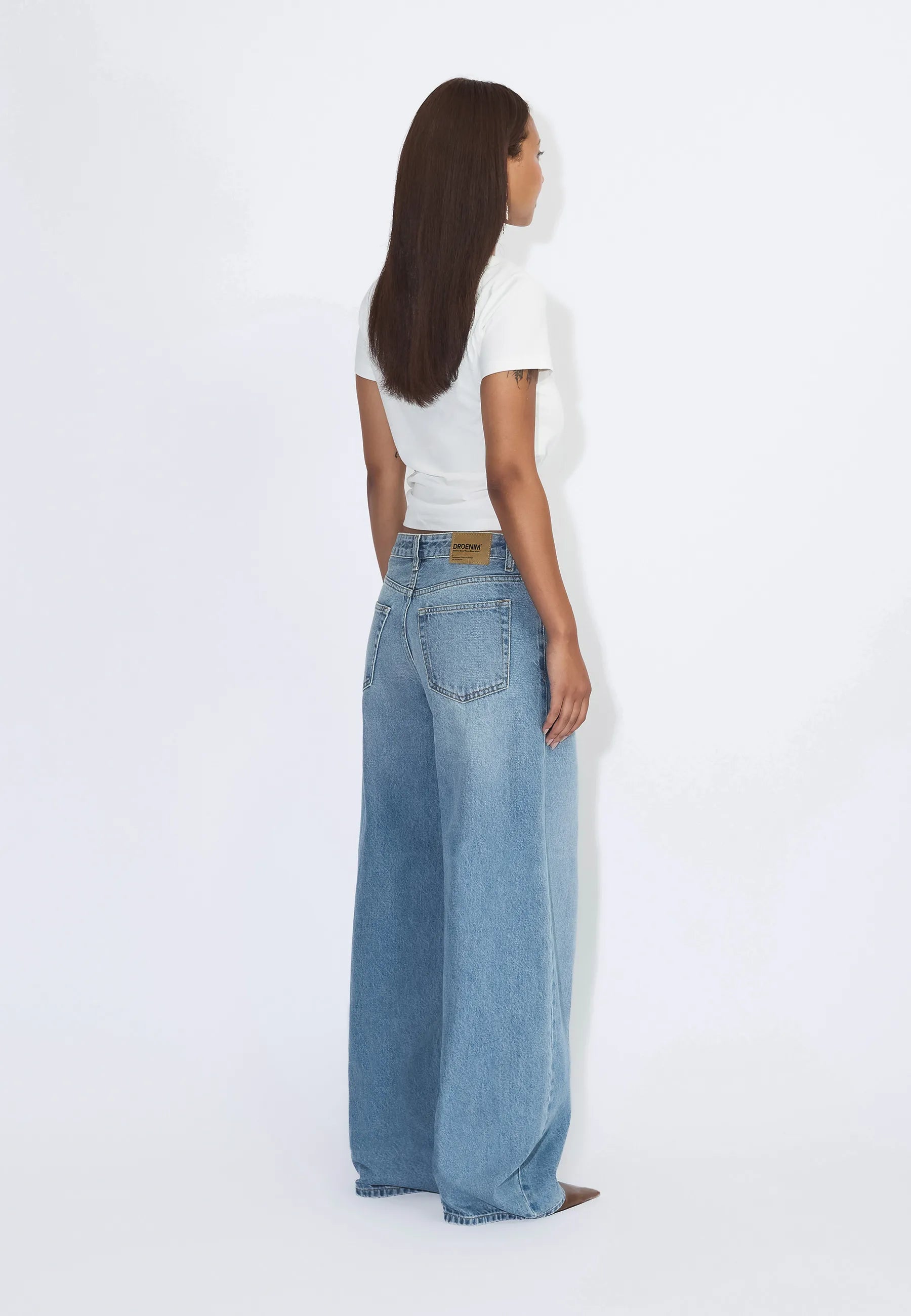 2530107J57_DrDenim_AryLowBaggy_NovaSkyUsed_Main_W2_1