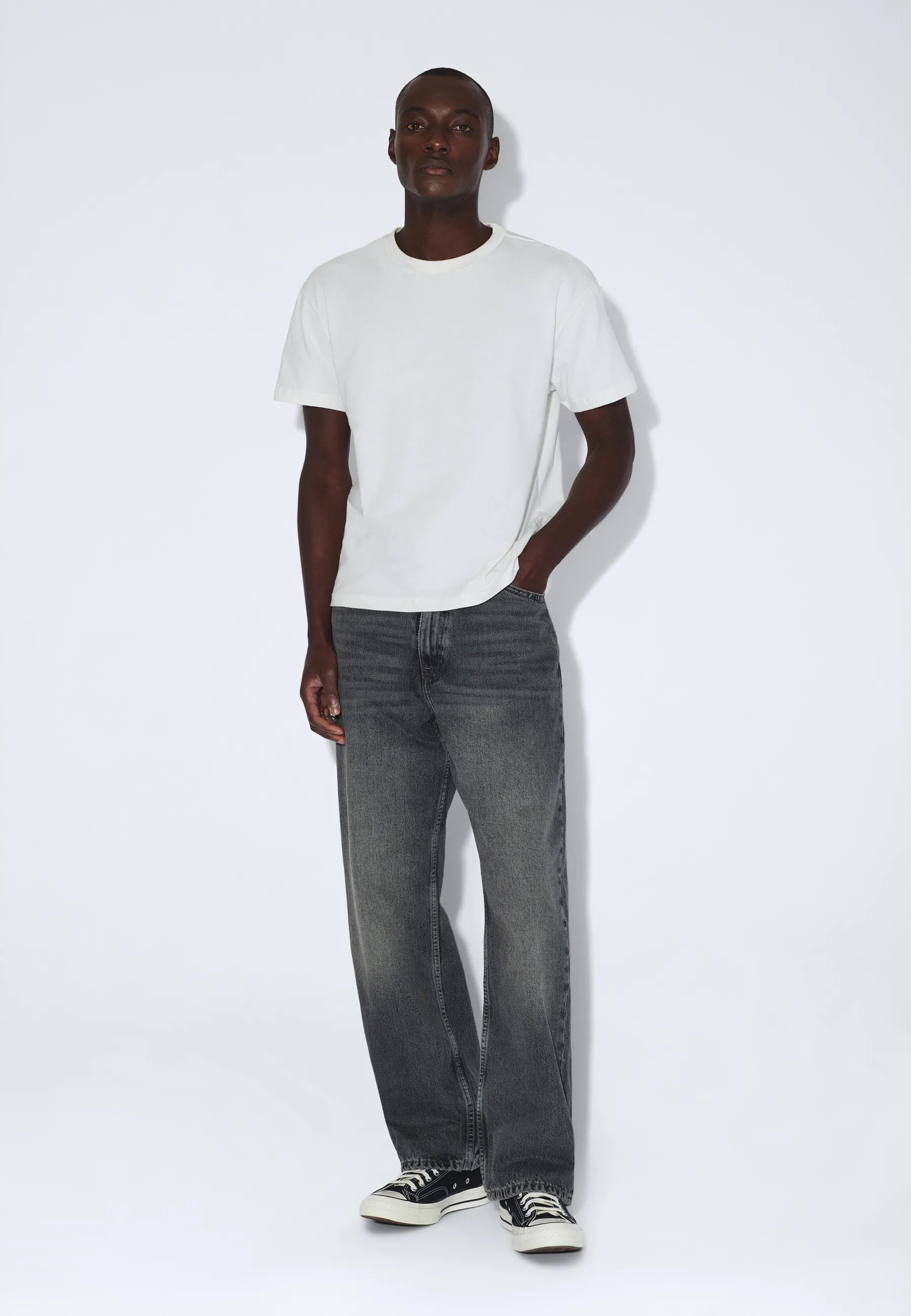 2531110197_DrDenim_BaceTee_OffWhite_main_M1_4